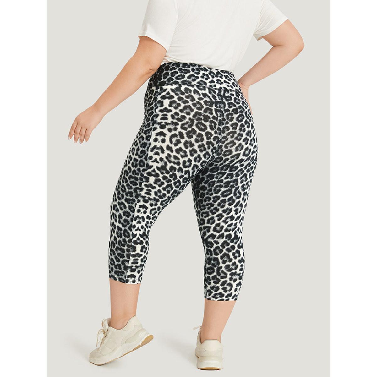 Plus Size Leopard Print Pocket Side Cropped Leggings Women Multicolor Casual High stretch Skinny High Rise Dailywear Leggings BloomChic 26/4X Product Image