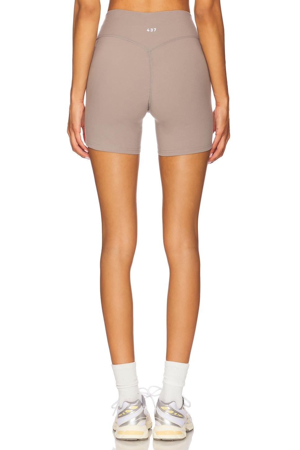 The Essentials Short 437 Product Image