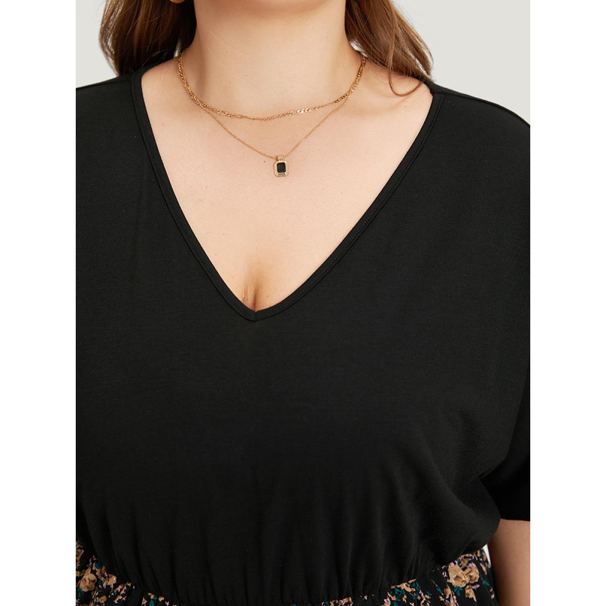 Plus Size Ditsy Floral Patchwork Pocket Batwing Sleeve Dress Black Women Elegant Plain V-neck Short sleeve Curvy Midi Dress BloomChic 22-24/3X Product Image