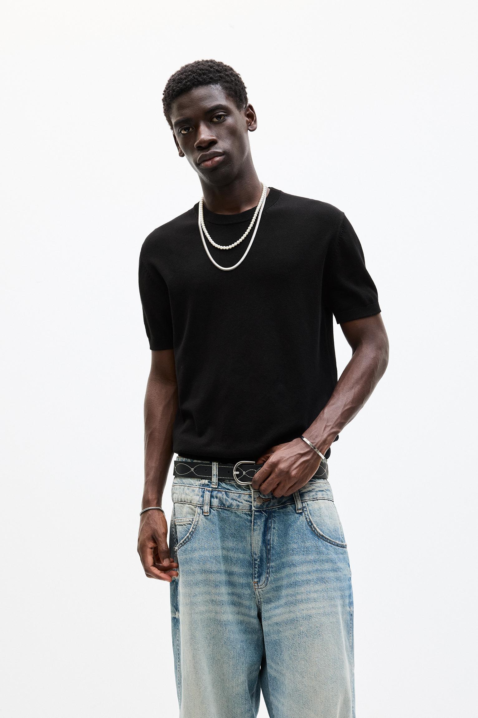 Short sleeve knit T-shirt Product Image