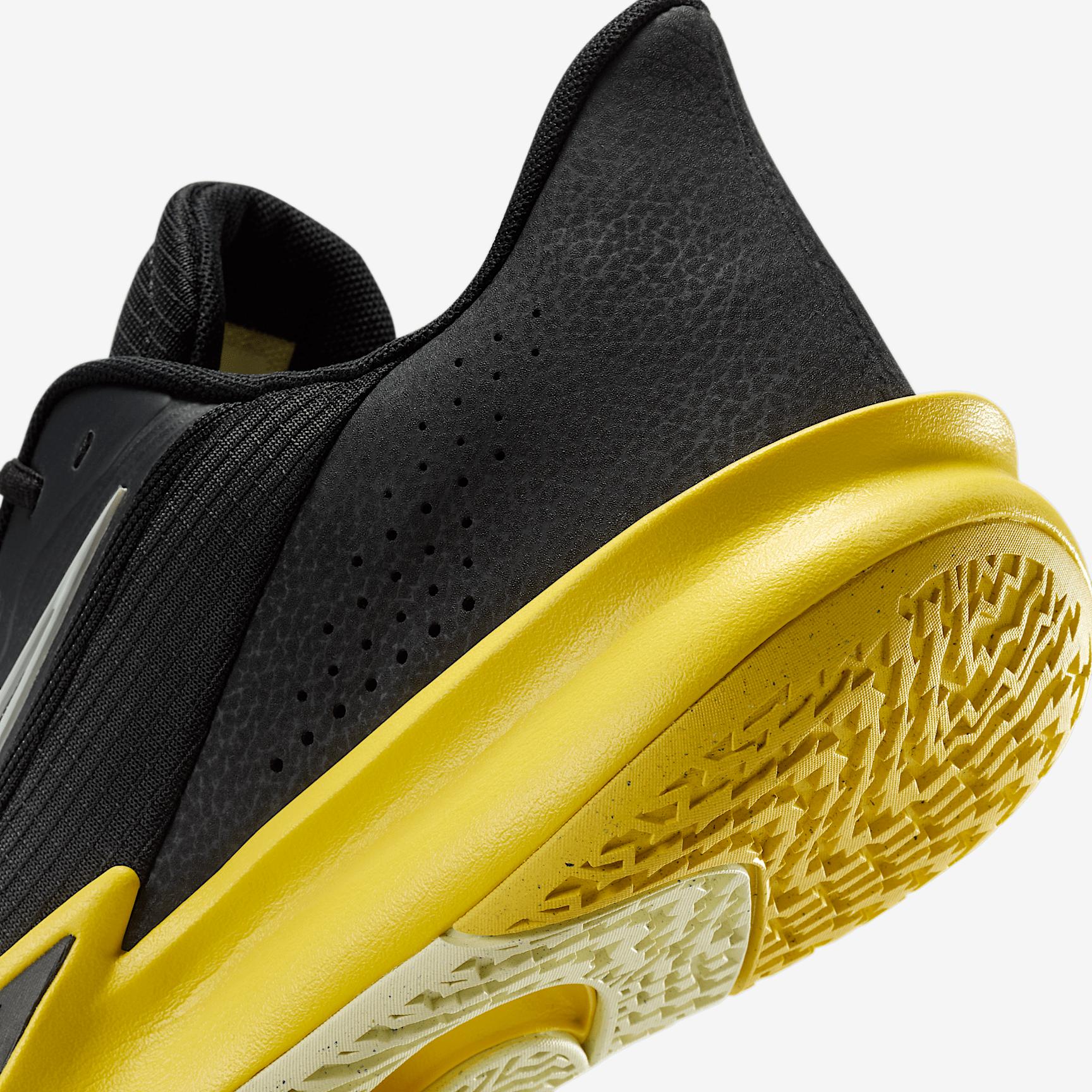Nike Men's Precision 7 Basketball Shoes Product Image