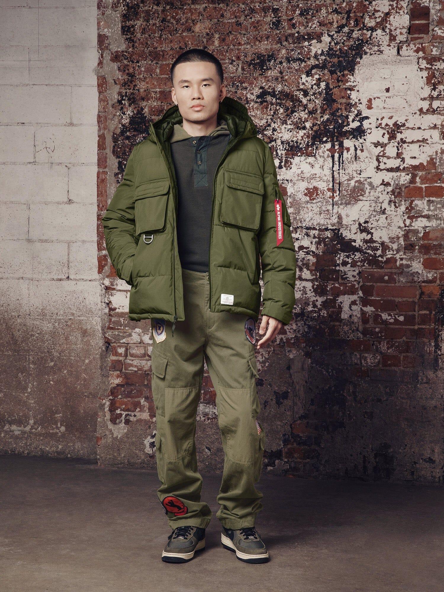 HOODED PUFFER JACKET (SEASONAL) Male Product Image