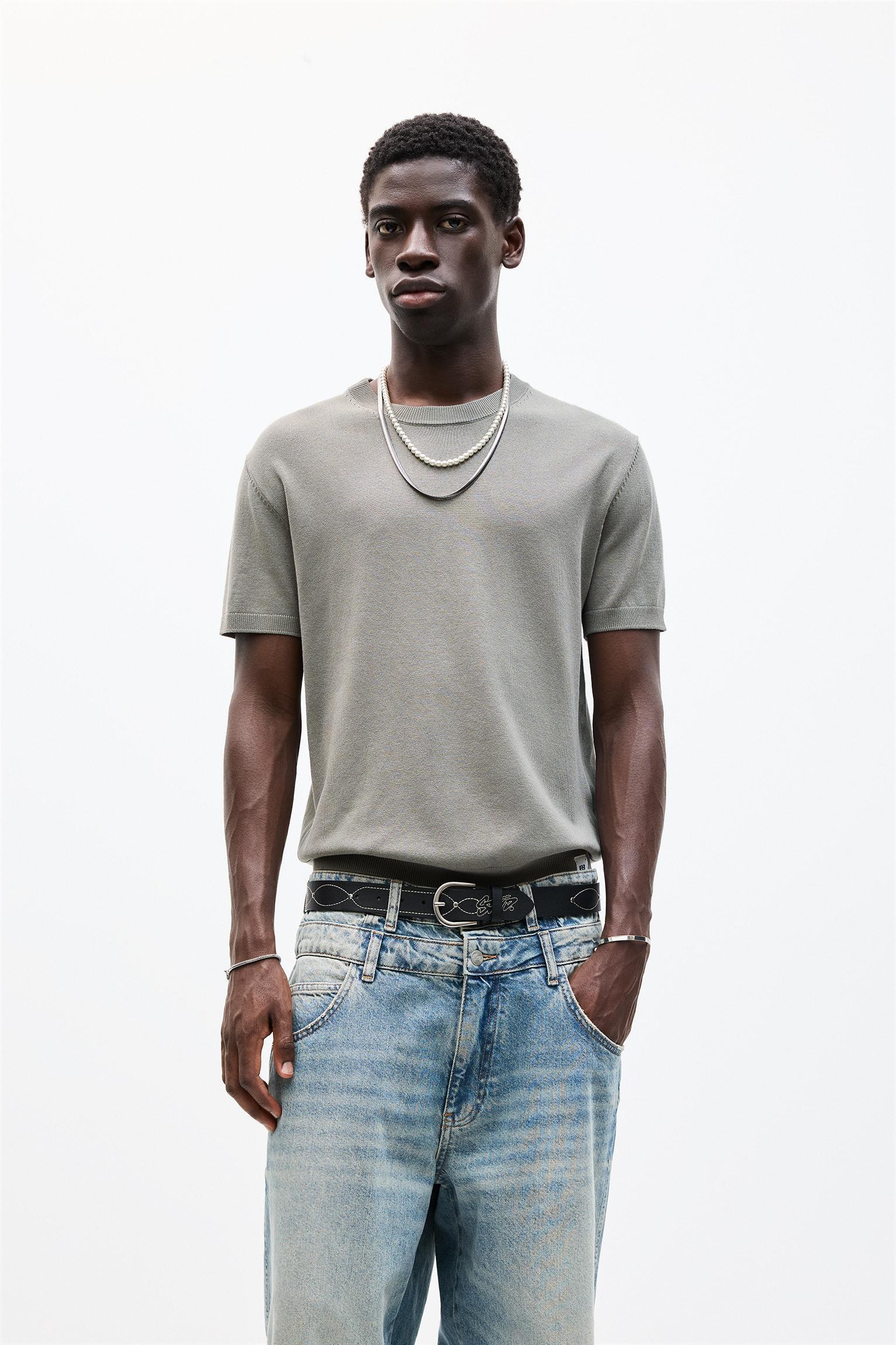 Short sleeve knit T-shirt Product Image