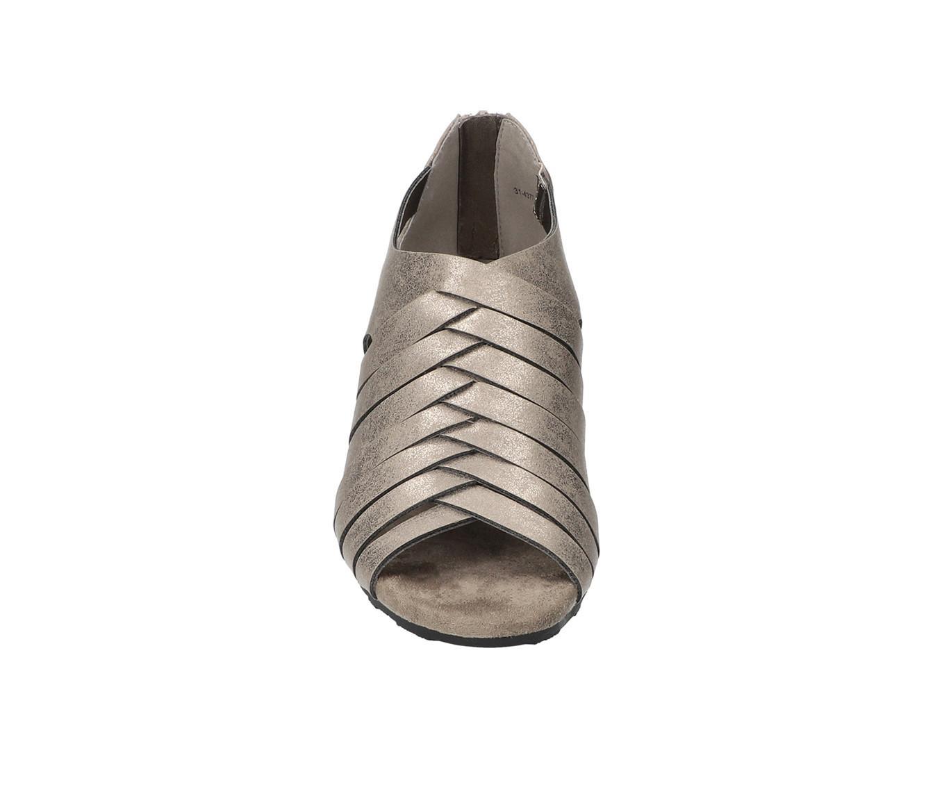 Women's Easy Street Vanni Pumps Product Image