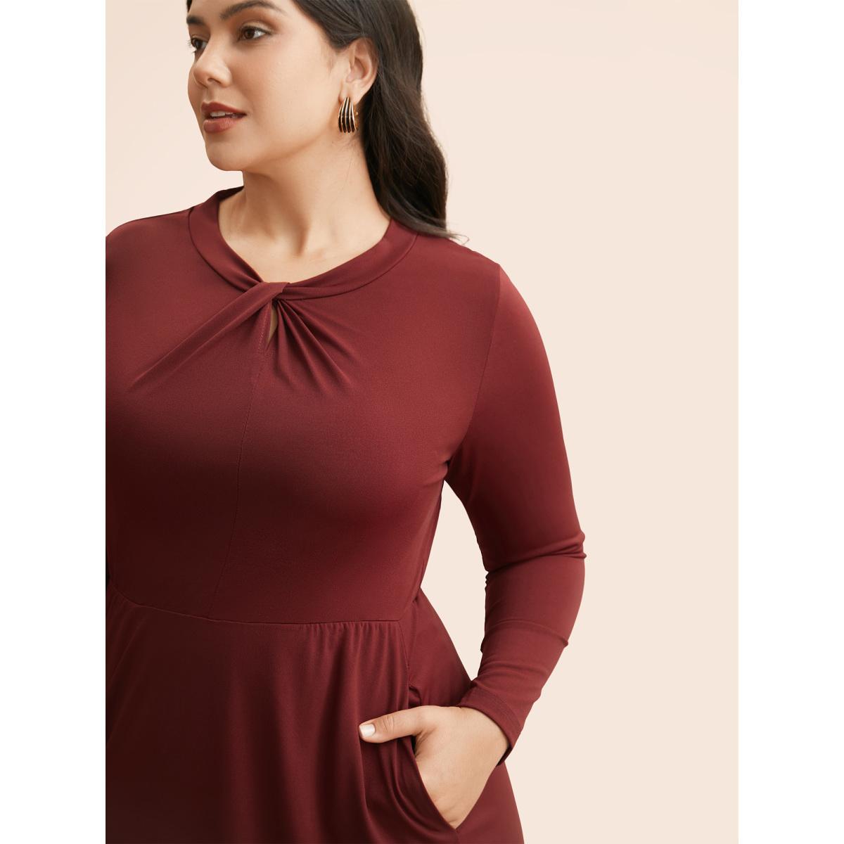 Plus Size Plain Twist Neck Midi Dress Burgundy Women At the Office Twist Asymmetrical Neck Long Sleeve Curvy BloomChic 28/5X Product Image
