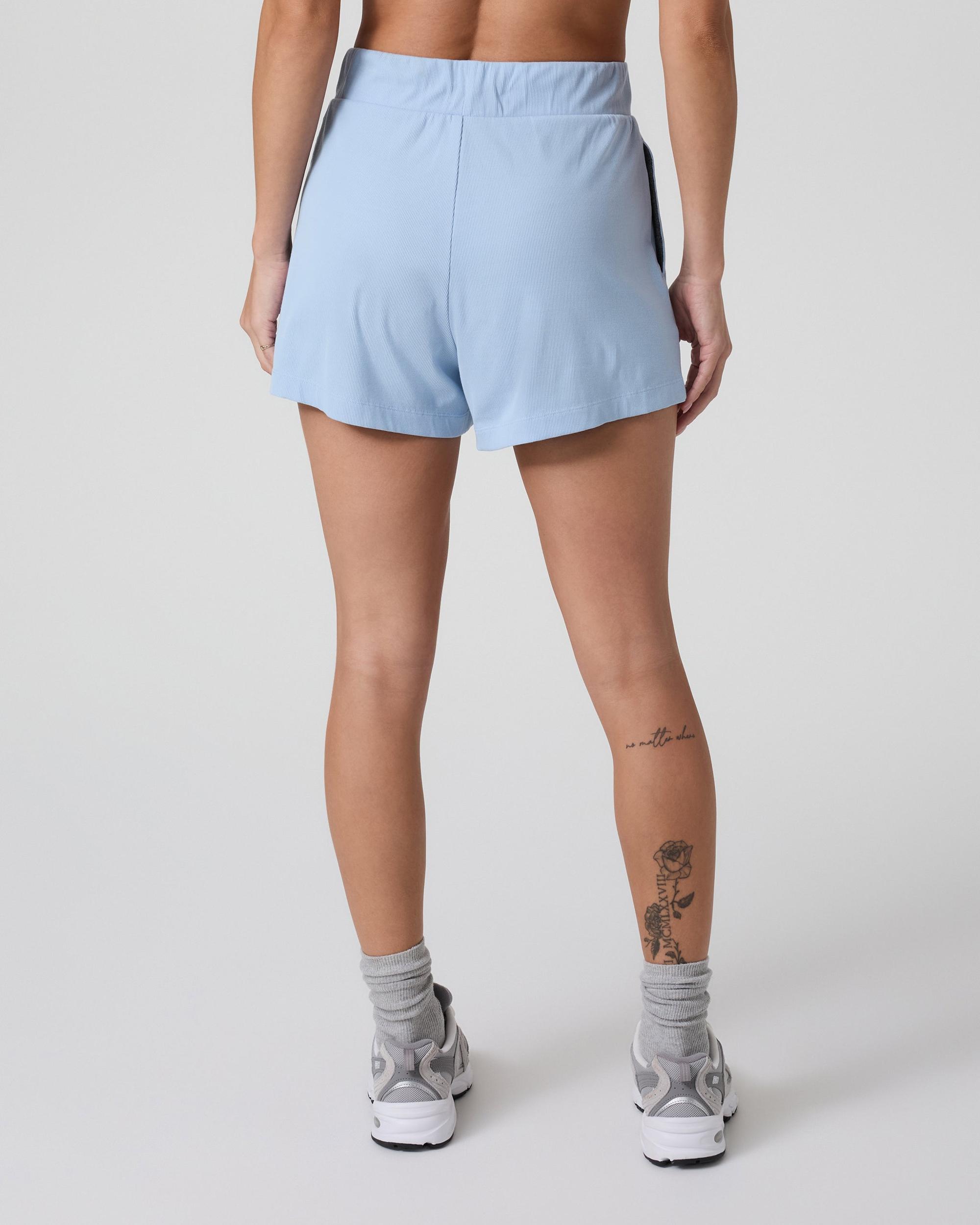 Pose Short Product Image