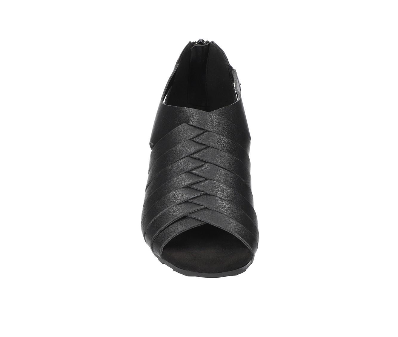 Women's Easy Street Vanni Pumps Product Image