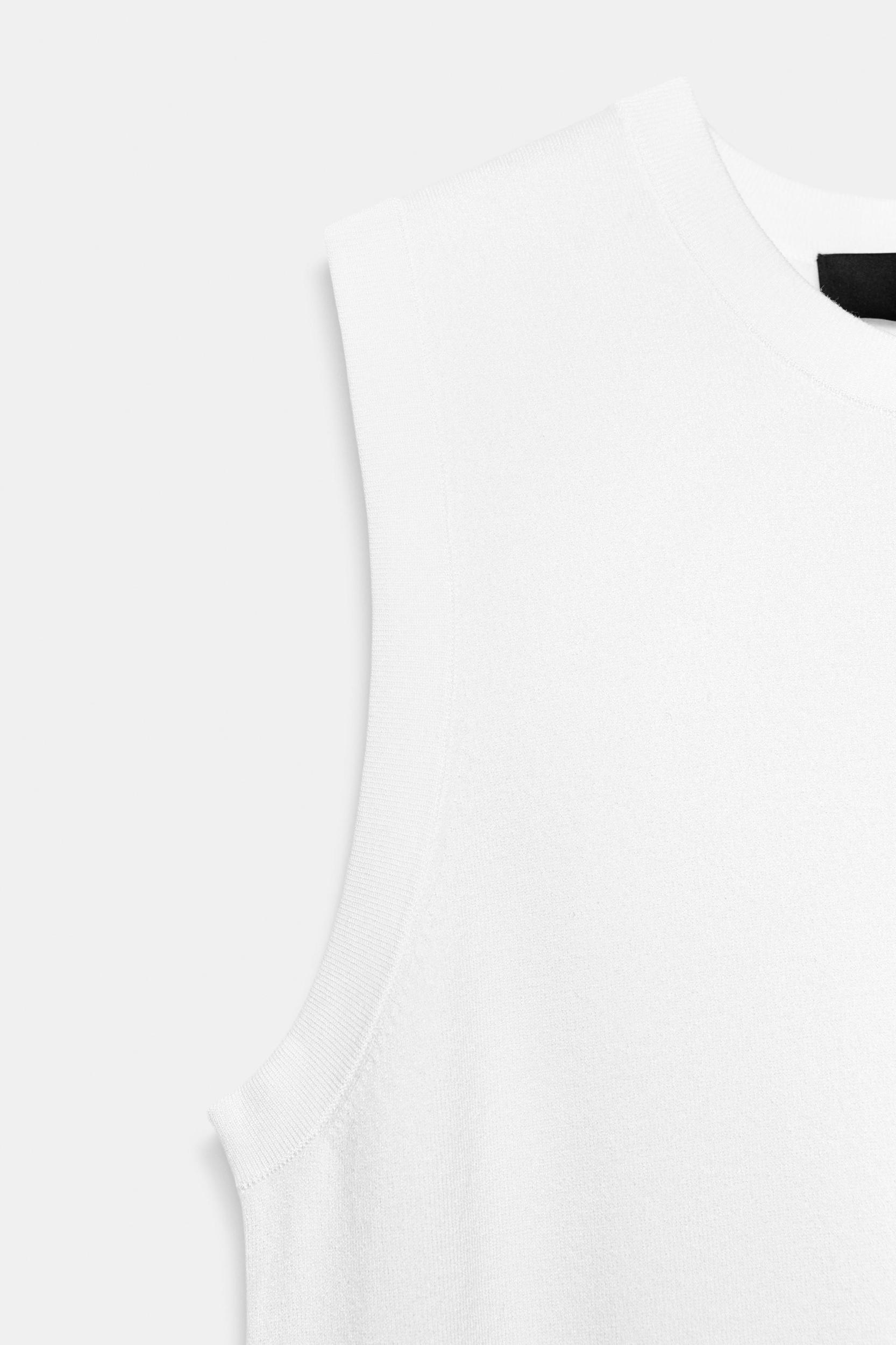 SLEEVELESS KNIT TOP Product Image