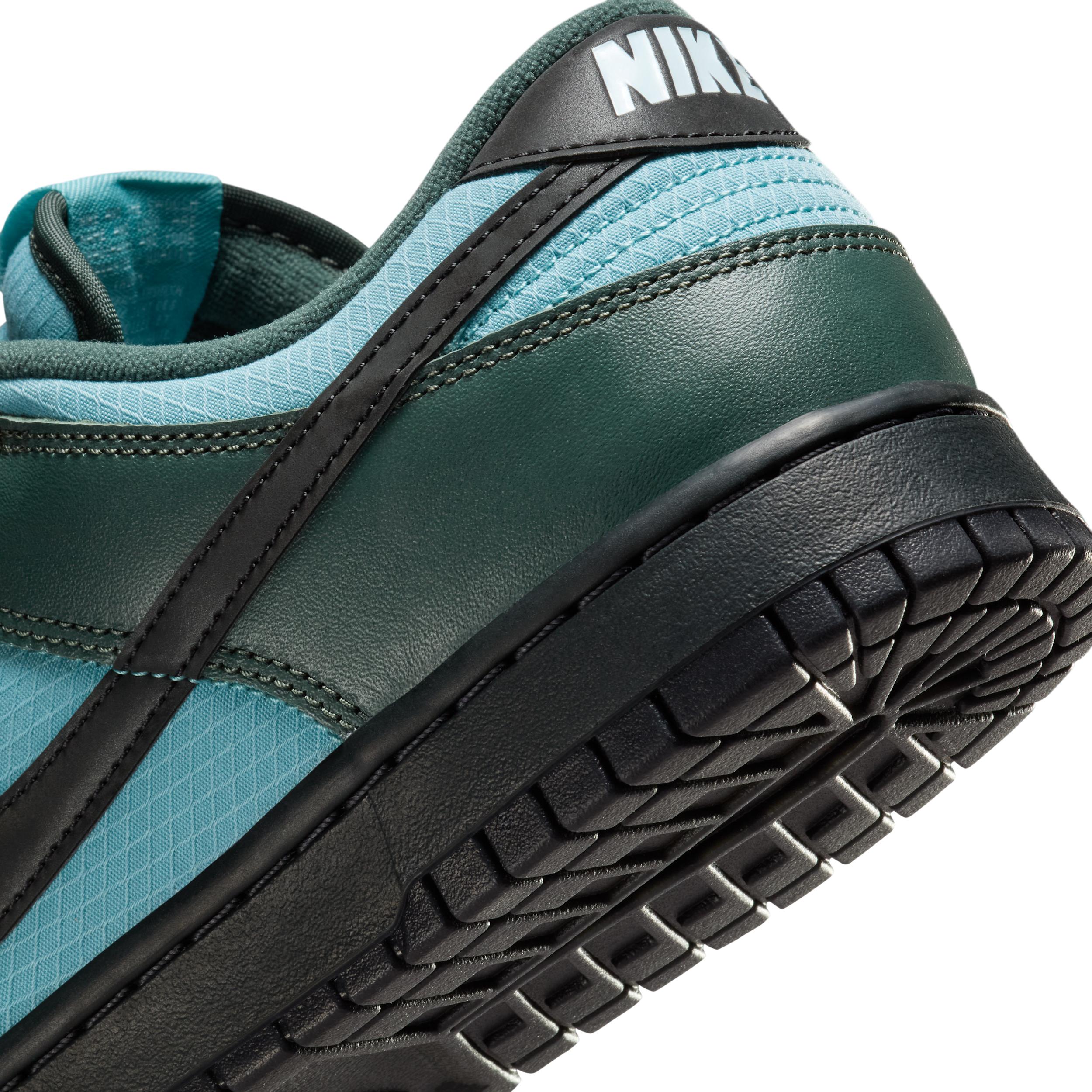 Nike Dunk Low Retro SE Men's Winterized Shoes Product Image