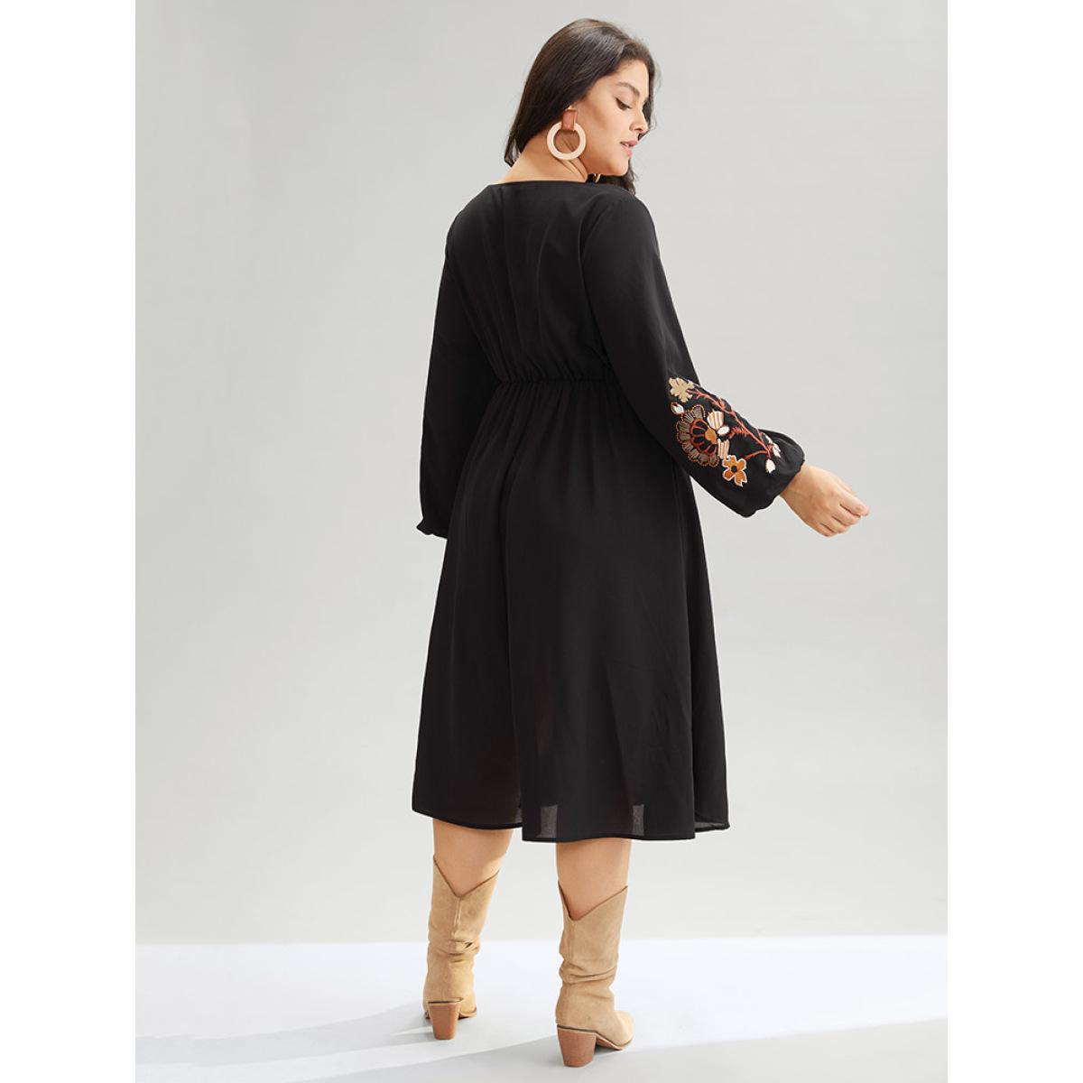 Plus Size Floral Embroidered Ruched Square Neck Dress Black Women Vacation Elastic cuffs Square Neck Long Sleeve Curvy Midi Dress BloomChic 30/6X Product Image