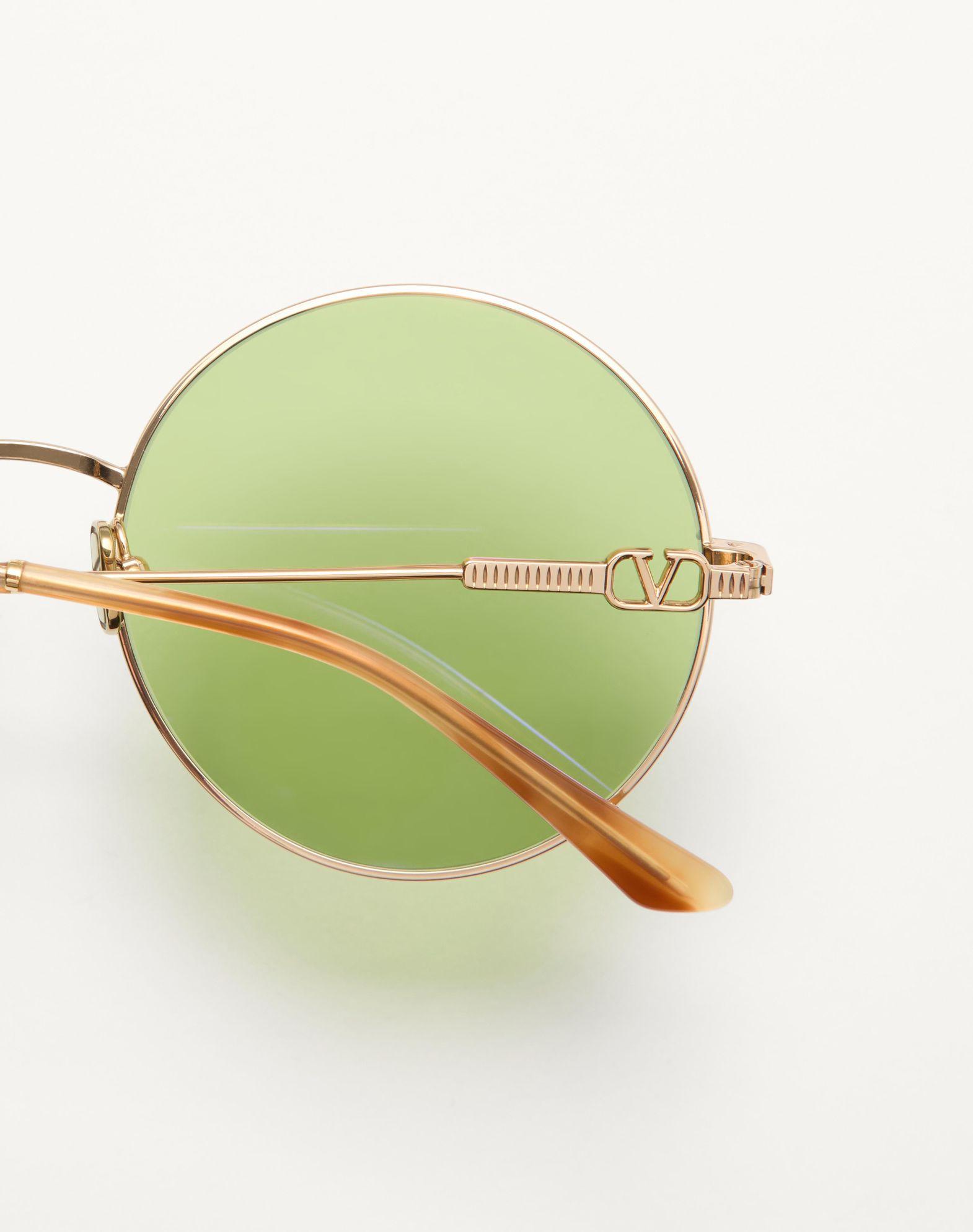 Round Oversized Metal Frame Product Image