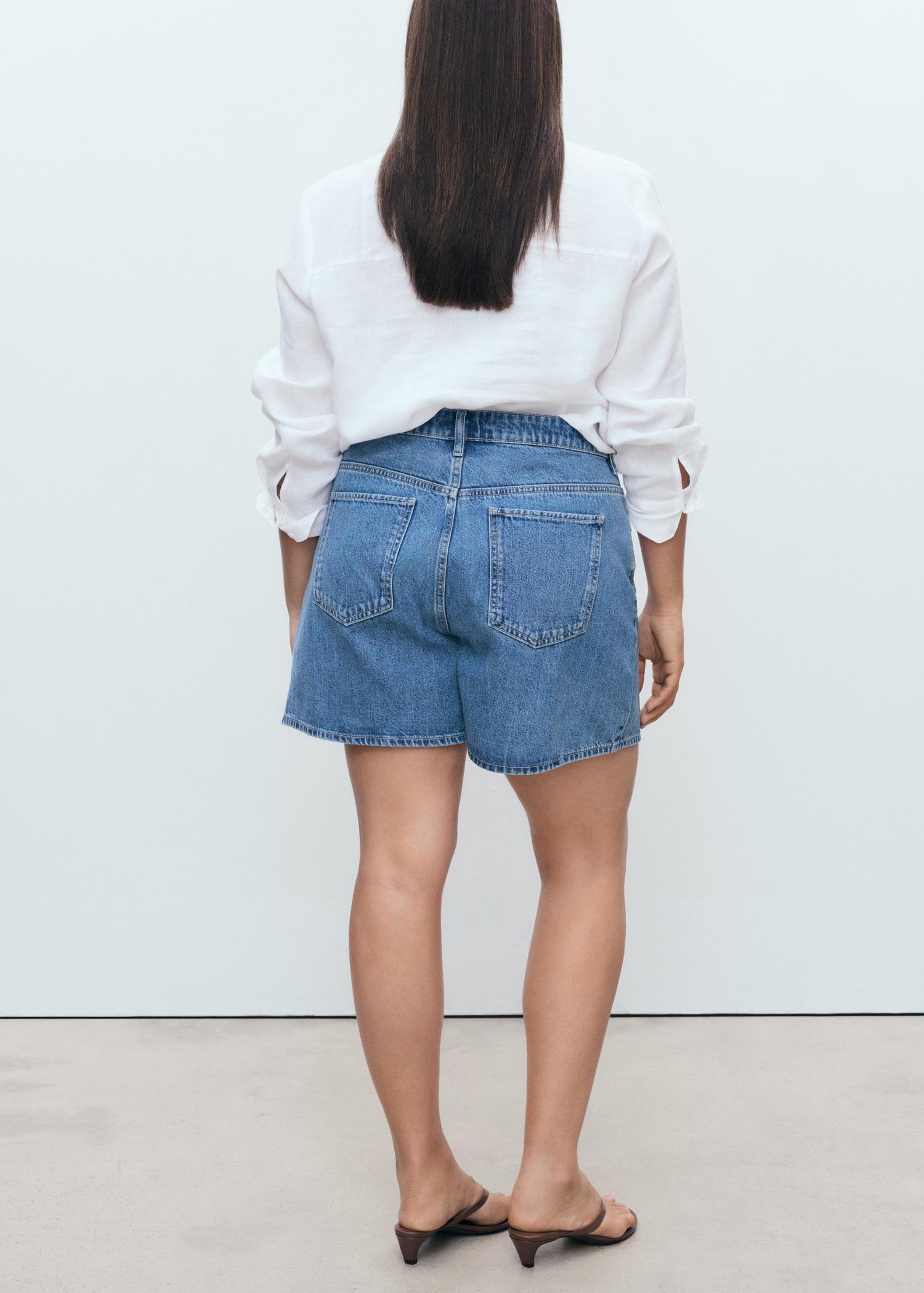 High-waisted straight-fit denim shorts - Women | MANGO USA Product Image
