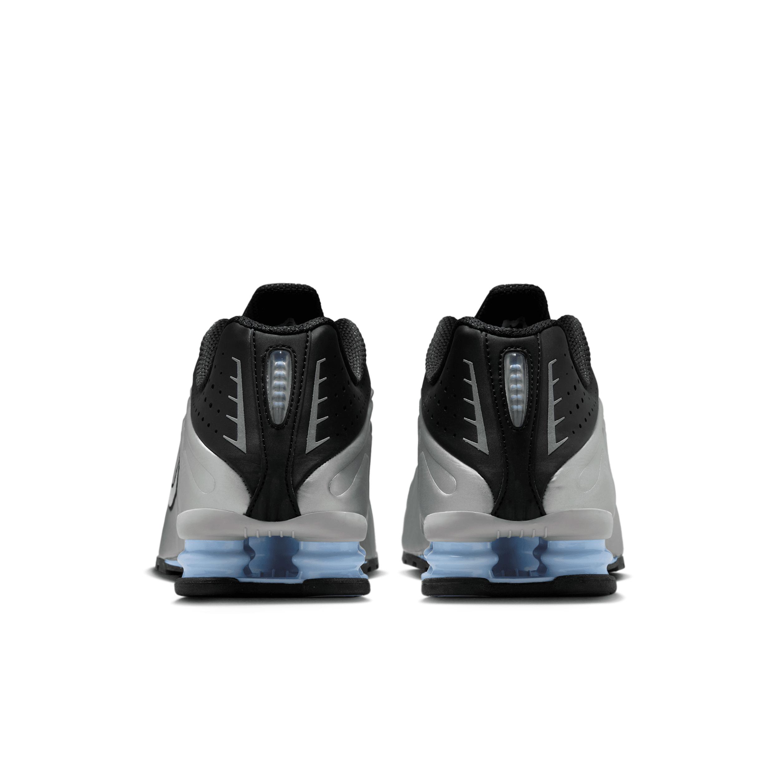 Nike Men's Shox R4 Shoes Product Image