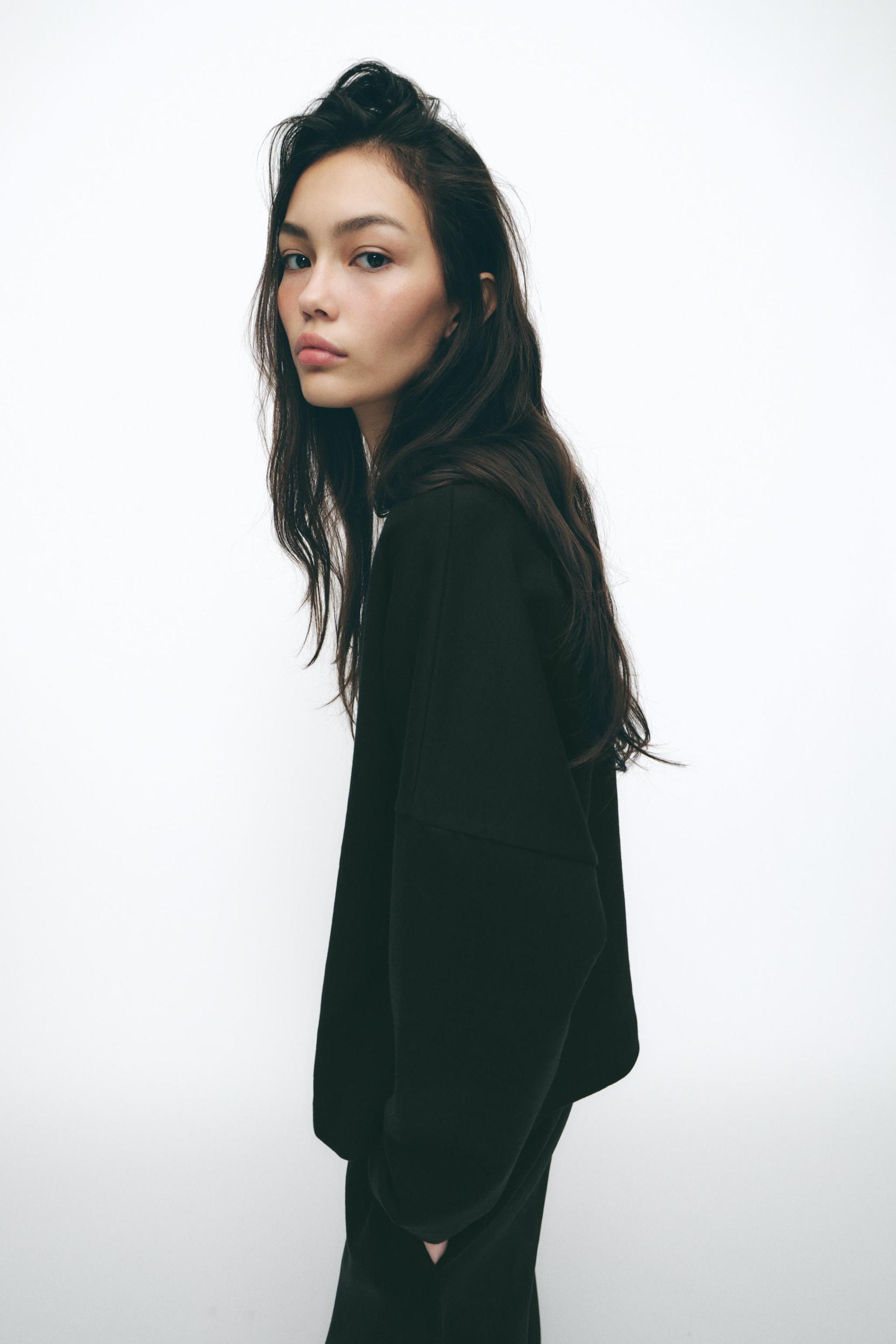 INTERLOCK V-NECK TOP Product Image