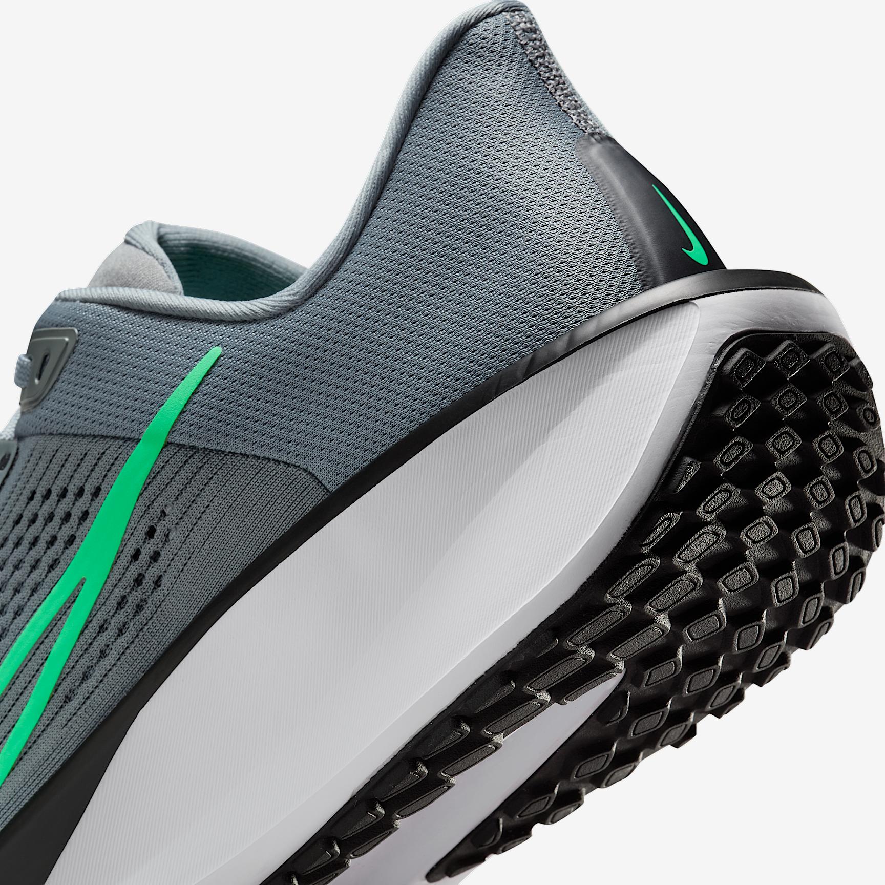 Nike Mens Quest Road Running Shoes | FD6033-009 Product Image