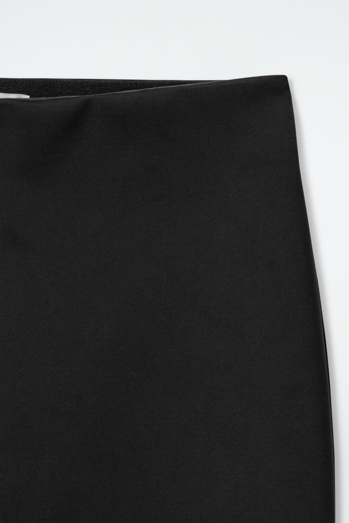 SCUBA CAPRI PANTS Product Image