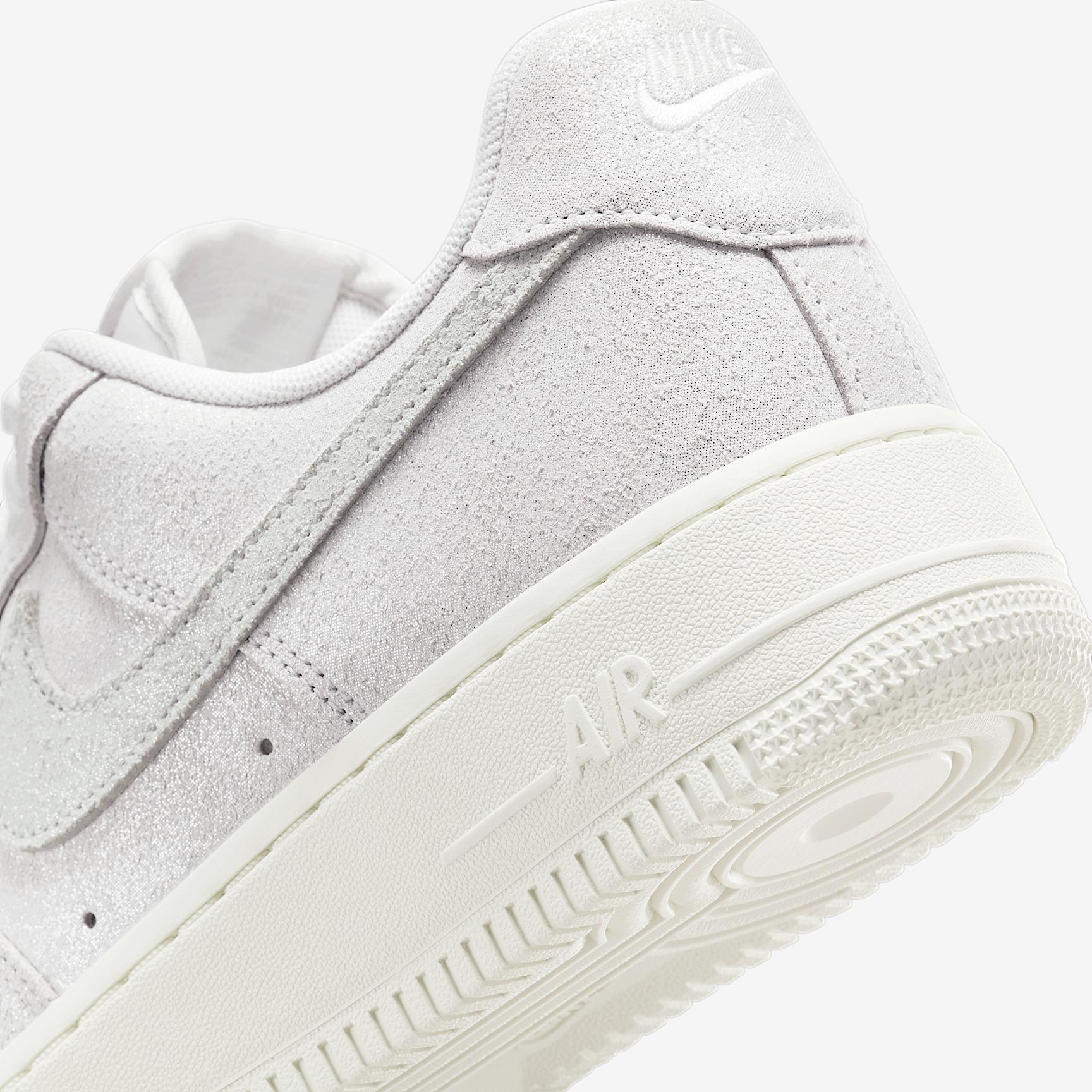 Nike Womens Air Force 1 07 SE Shoes | HQ3499-100 Product Image