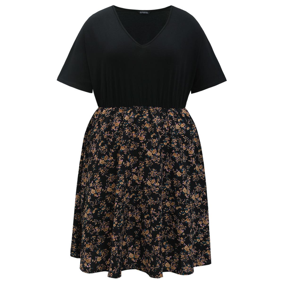 Plus Size Ditsy Floral Patchwork Pocket Batwing Sleeve Dress Black Women Elegant Plain V-neck Short sleeve Curvy Midi Dress BloomChic 22-24/3X Product Image
