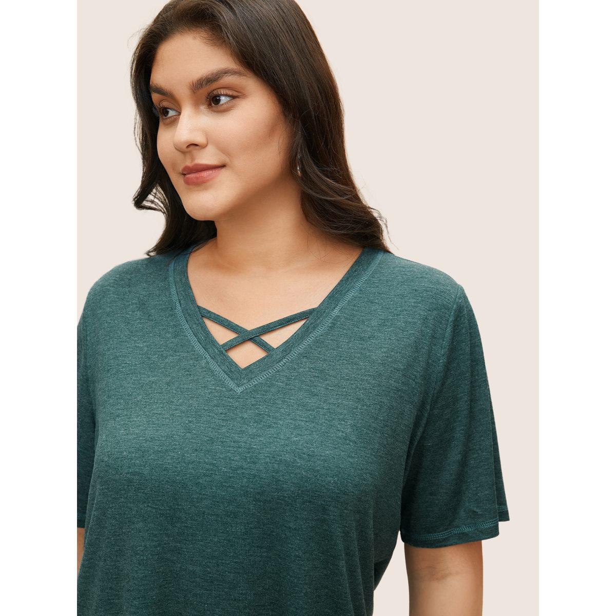 Plus Size Solid Crisscross Neck Contrast Stitch T-shirt DarkGreen Women Casual Plain V-neck Everyday T-shirts BloomChic 26/4X Product Image