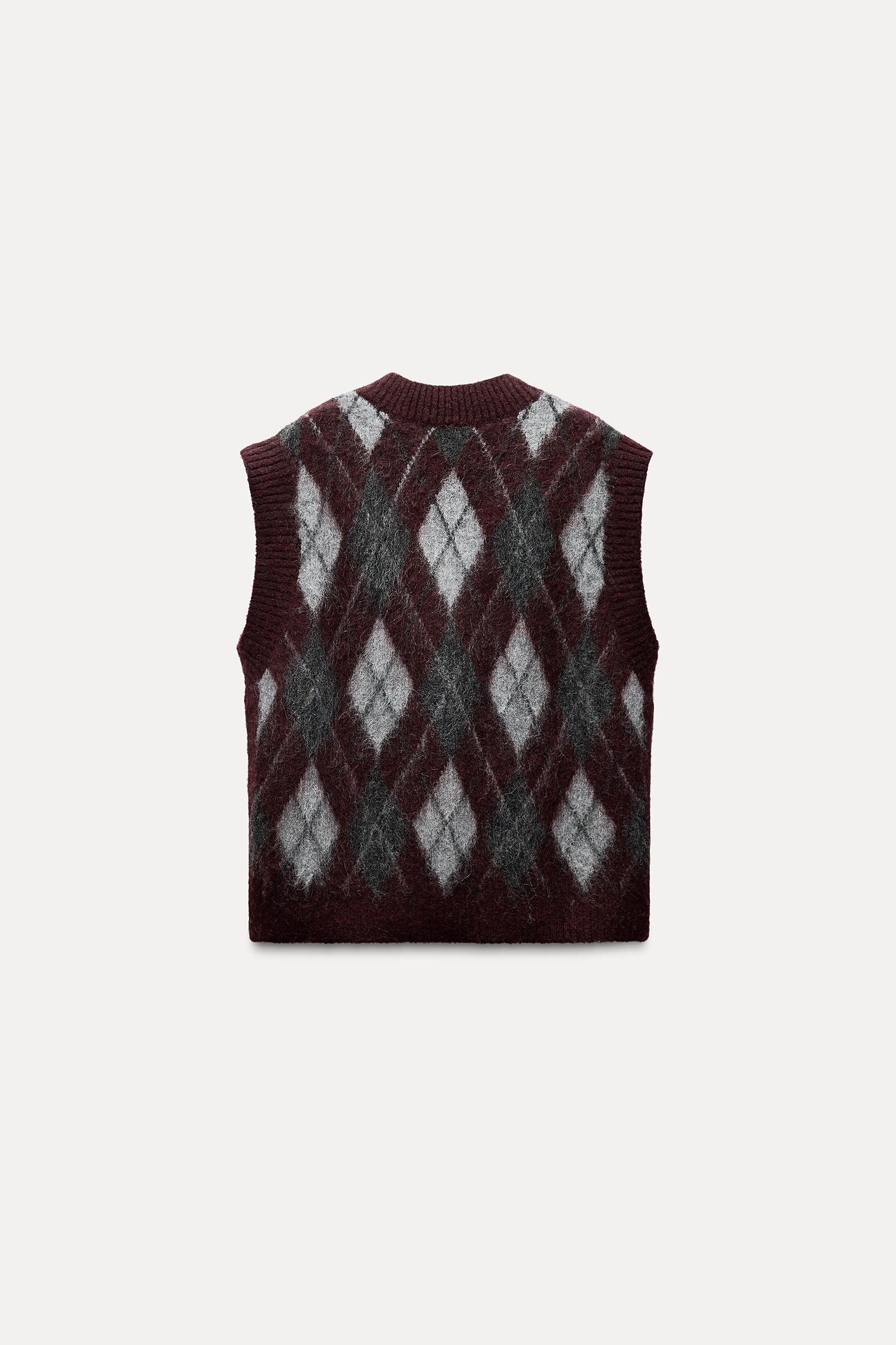 ARGYLE KNIT SWEATER VEST Product Image