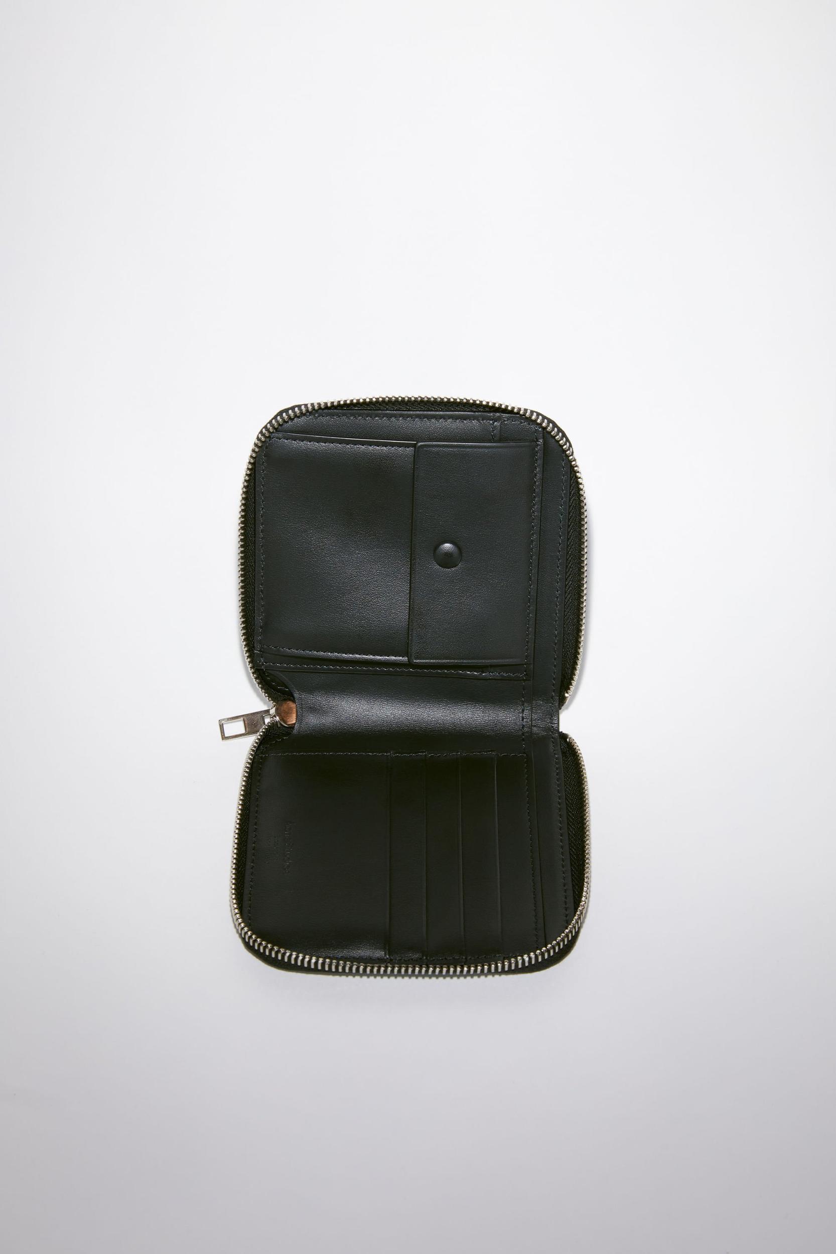 Zippered wallet Product Image