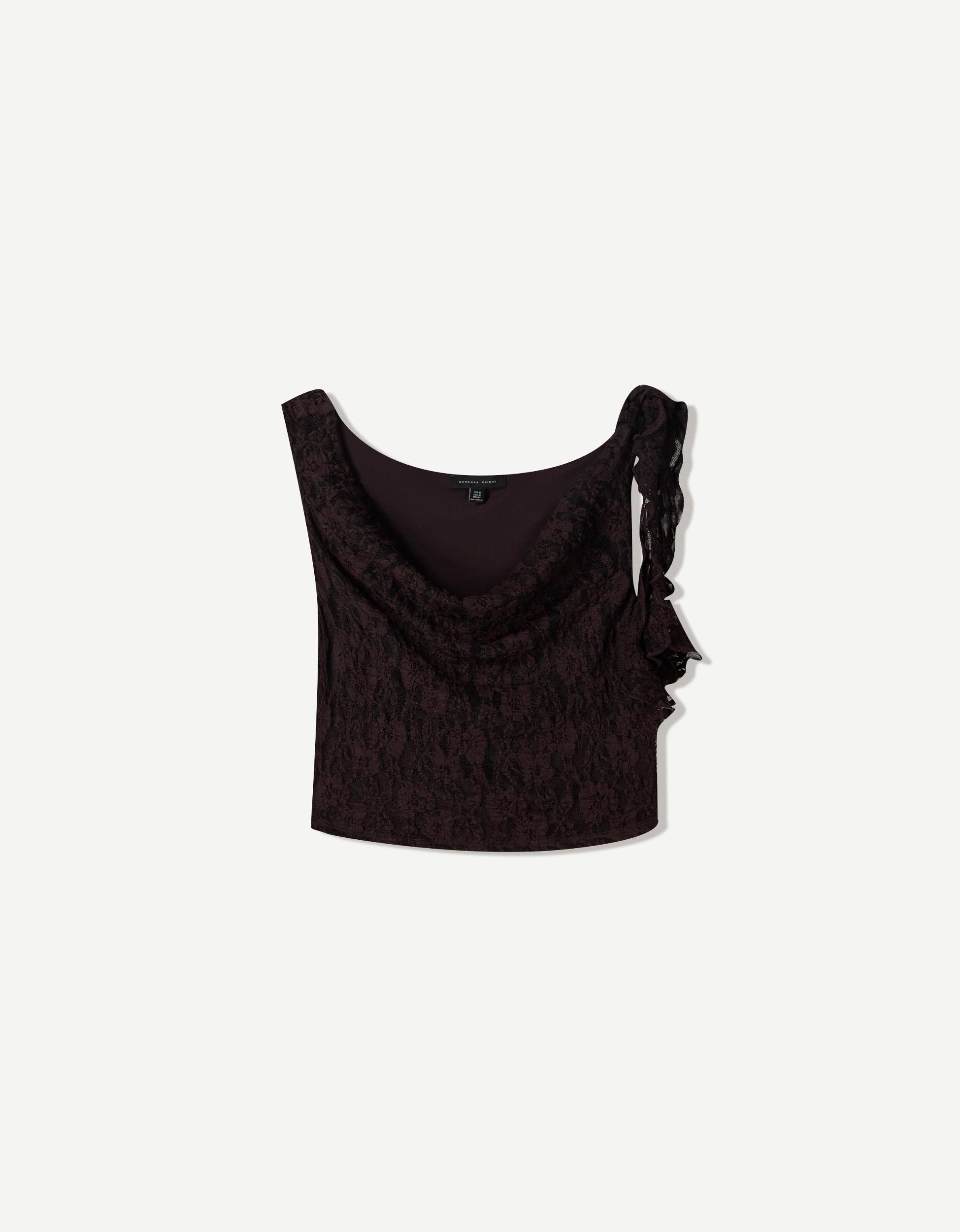 Blonde lace top with ruffles Product Image