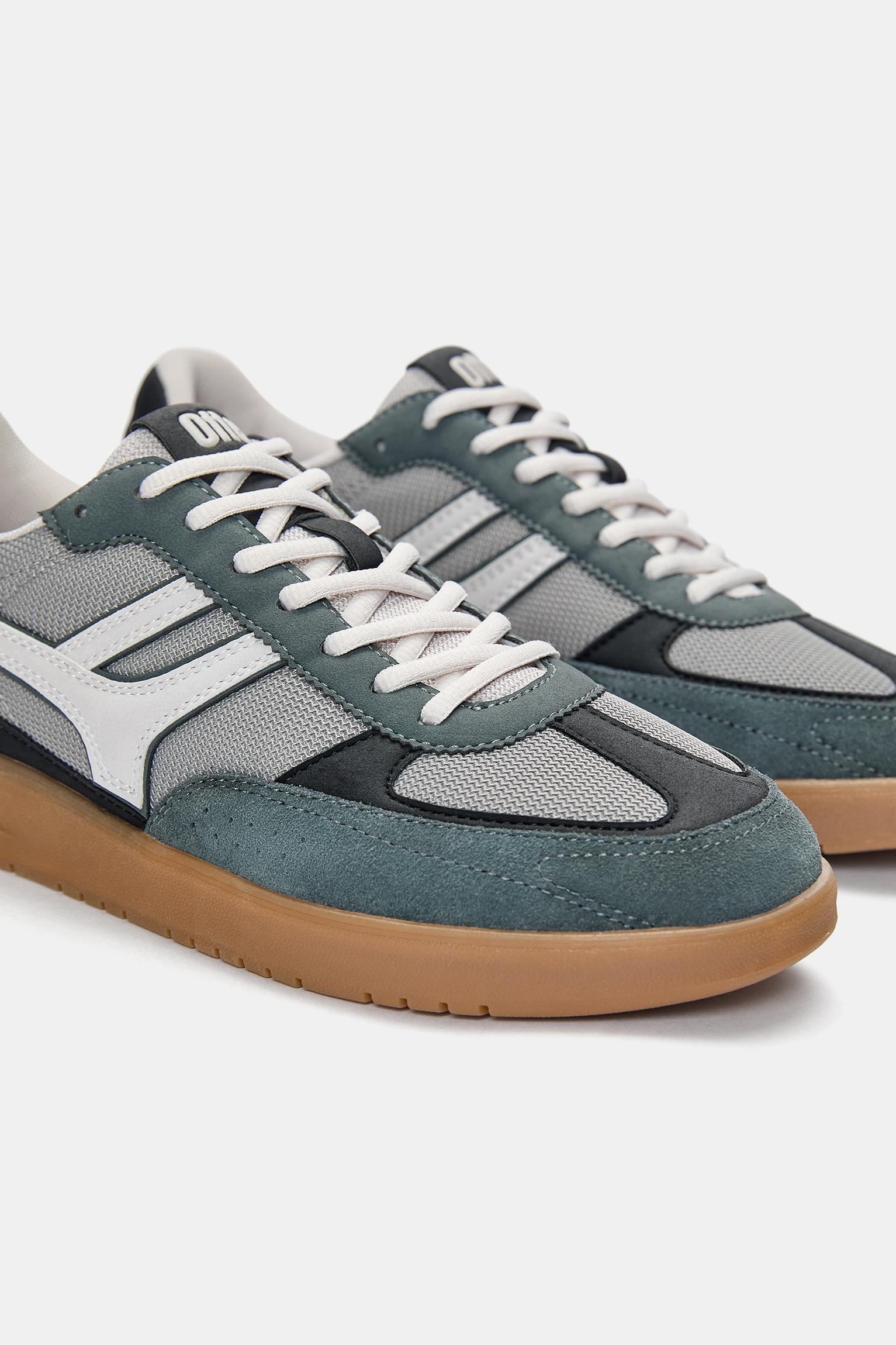 Retro multi-piece sneakers Product Image