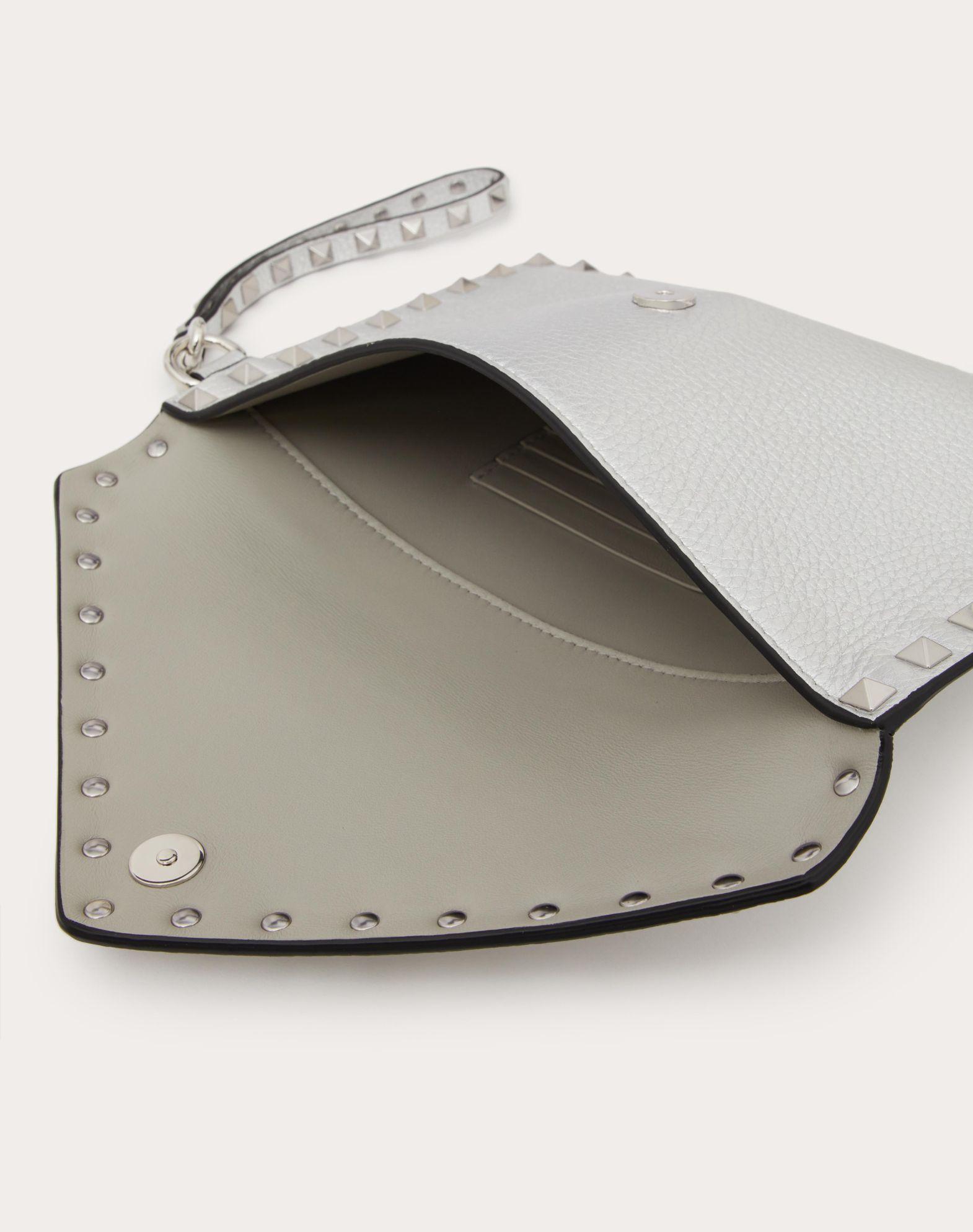 ROCKSTUD METALLIC GRAINY CALFSKIN CLUTCH BAG Product Image