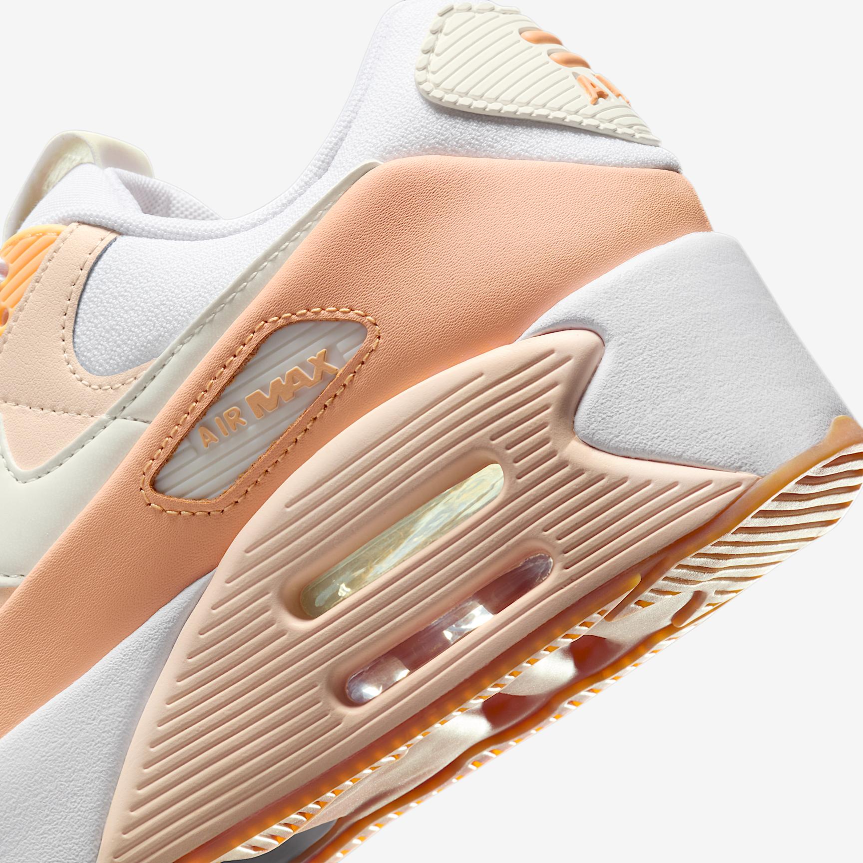 Nike Women's Air Max 90 LV Shoes Product Image
