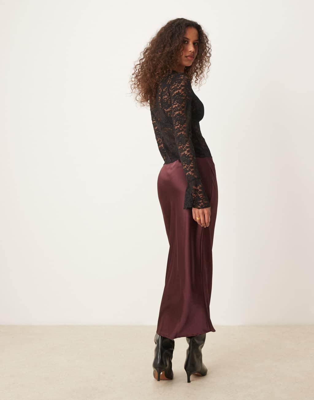 GINA TRICOT satin midi skirt in burgundy Product Image