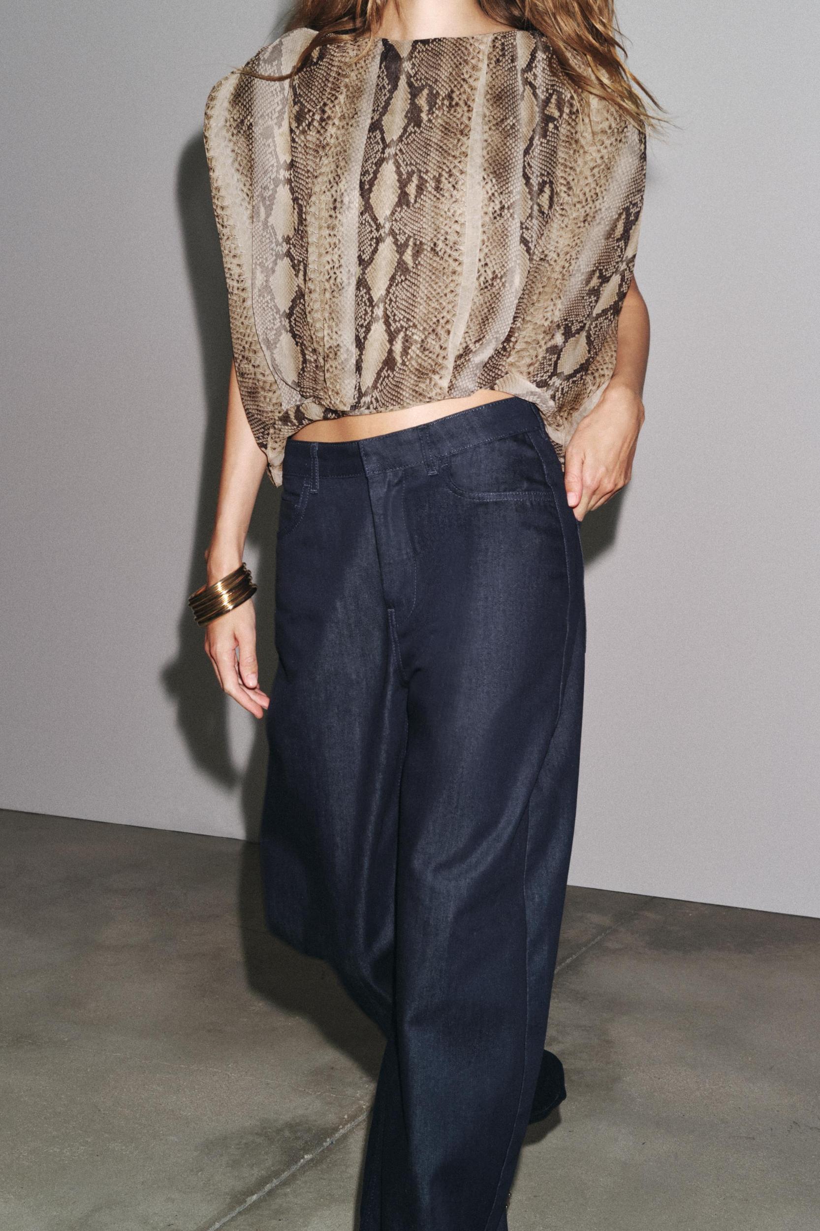 ANIMAL PRINT SHOULDER PAD BLOUSE ZW COLLECTION Product Image