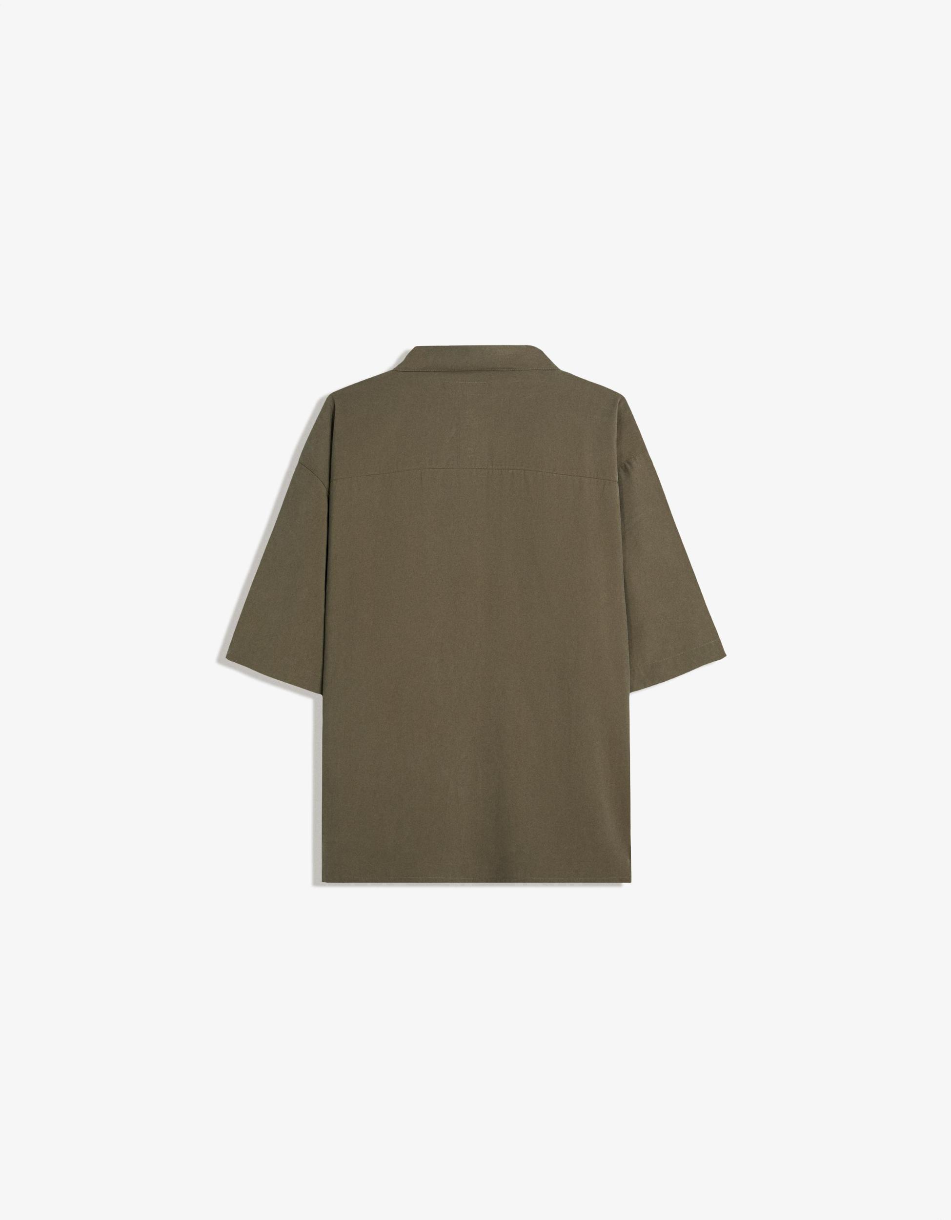 Short sleeve boxy fit shirt Product Image