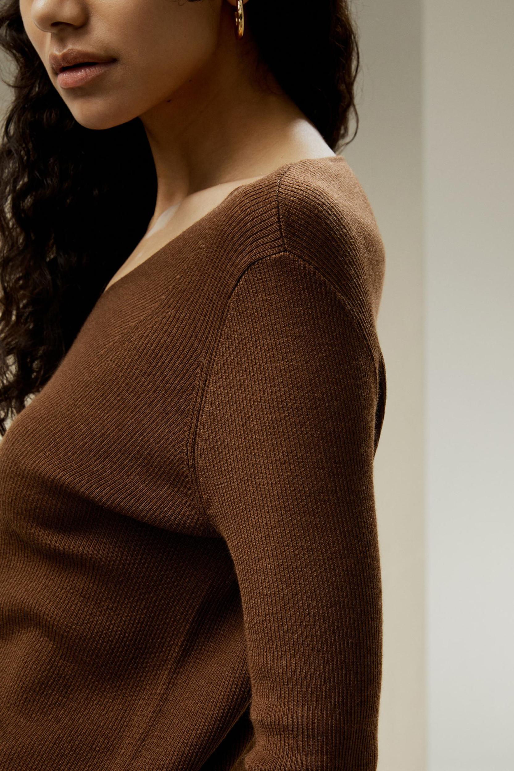 V-neck Ultra-fine Merino Wool Sweater Product Image