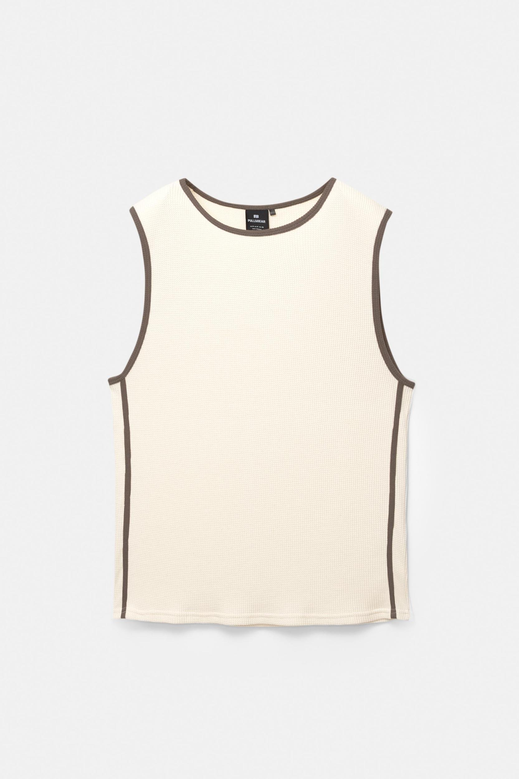 Waffle-texture sleeveless T-shirt Product Image