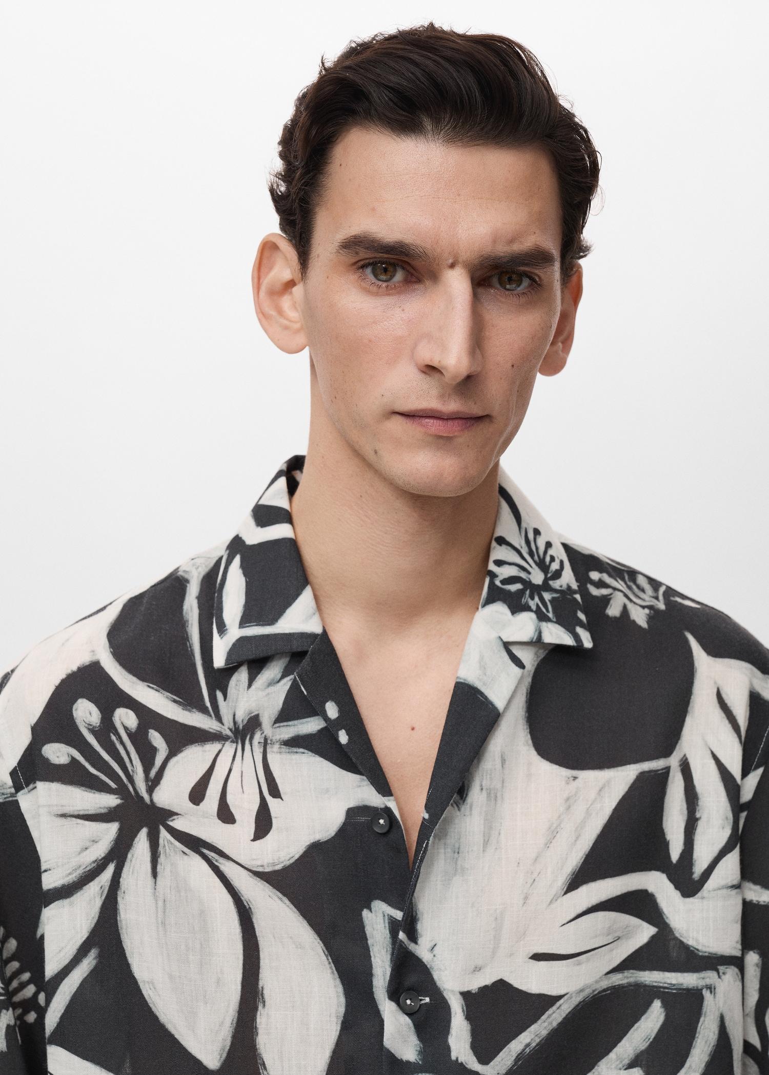 Floral print shirt - Men | MANGO USA Product Image