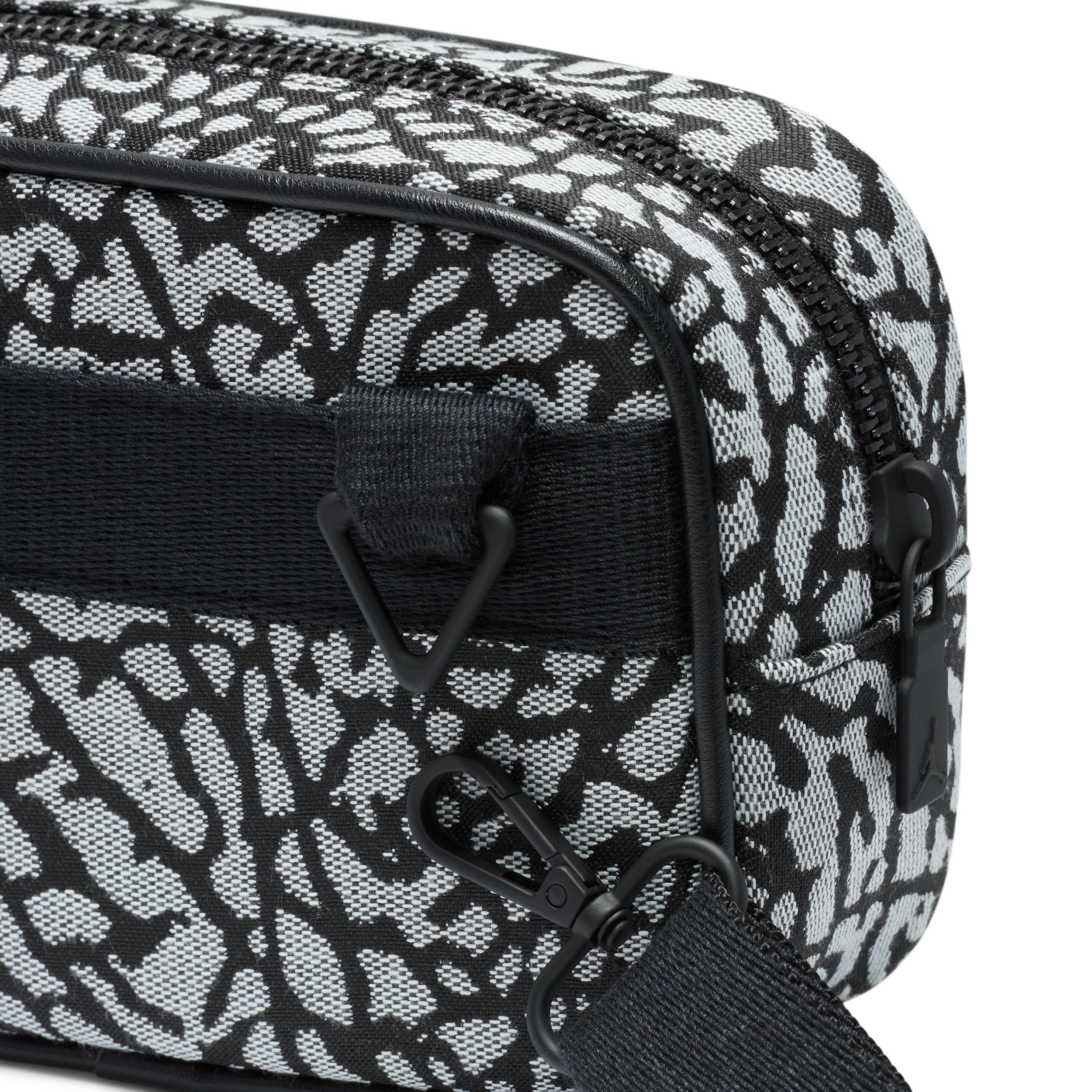 Mens Jordan Icon Camera Bag (1.6L) | MA0979-I00 Product Image