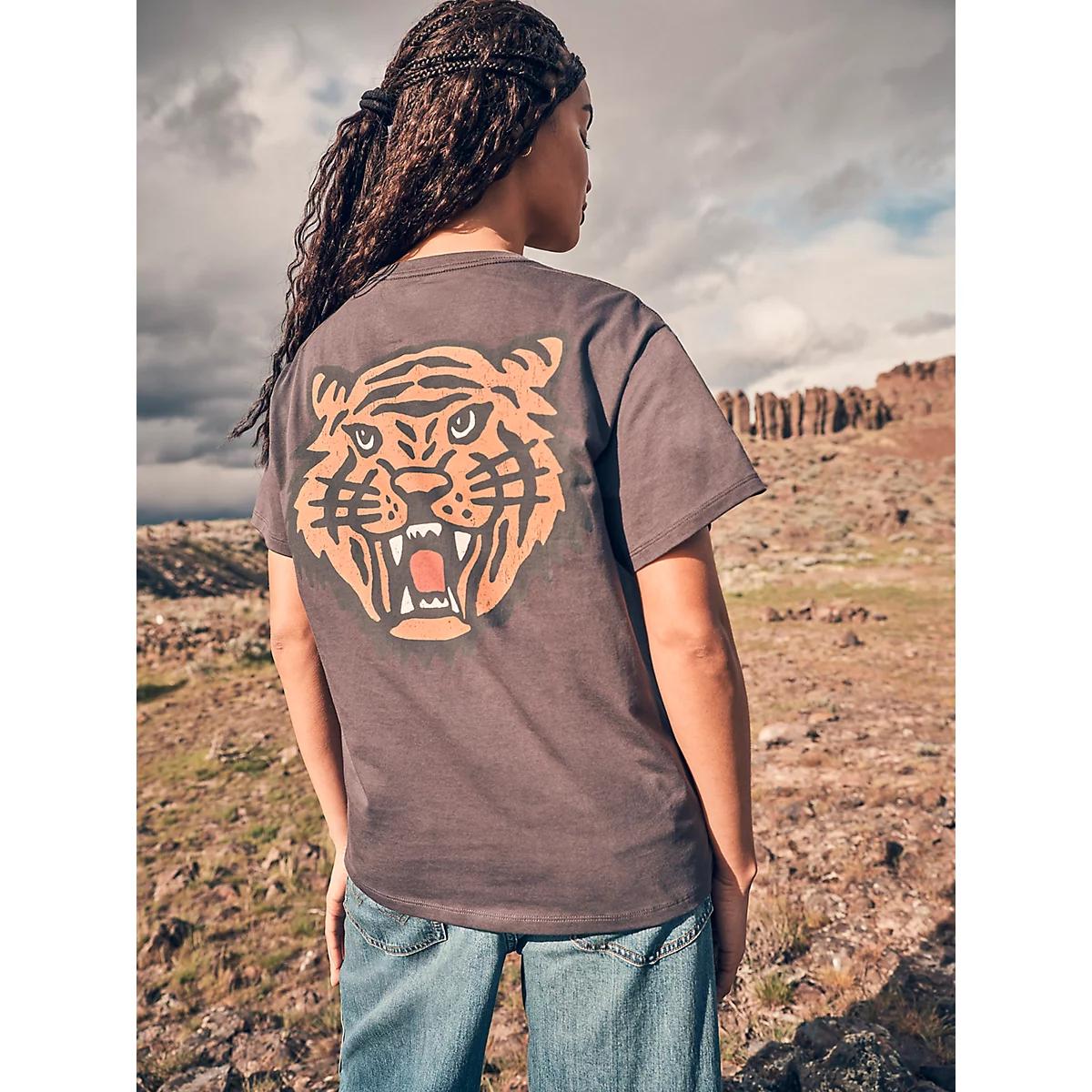 Women's Graphic Girlfriend Tee in Faded Product Image