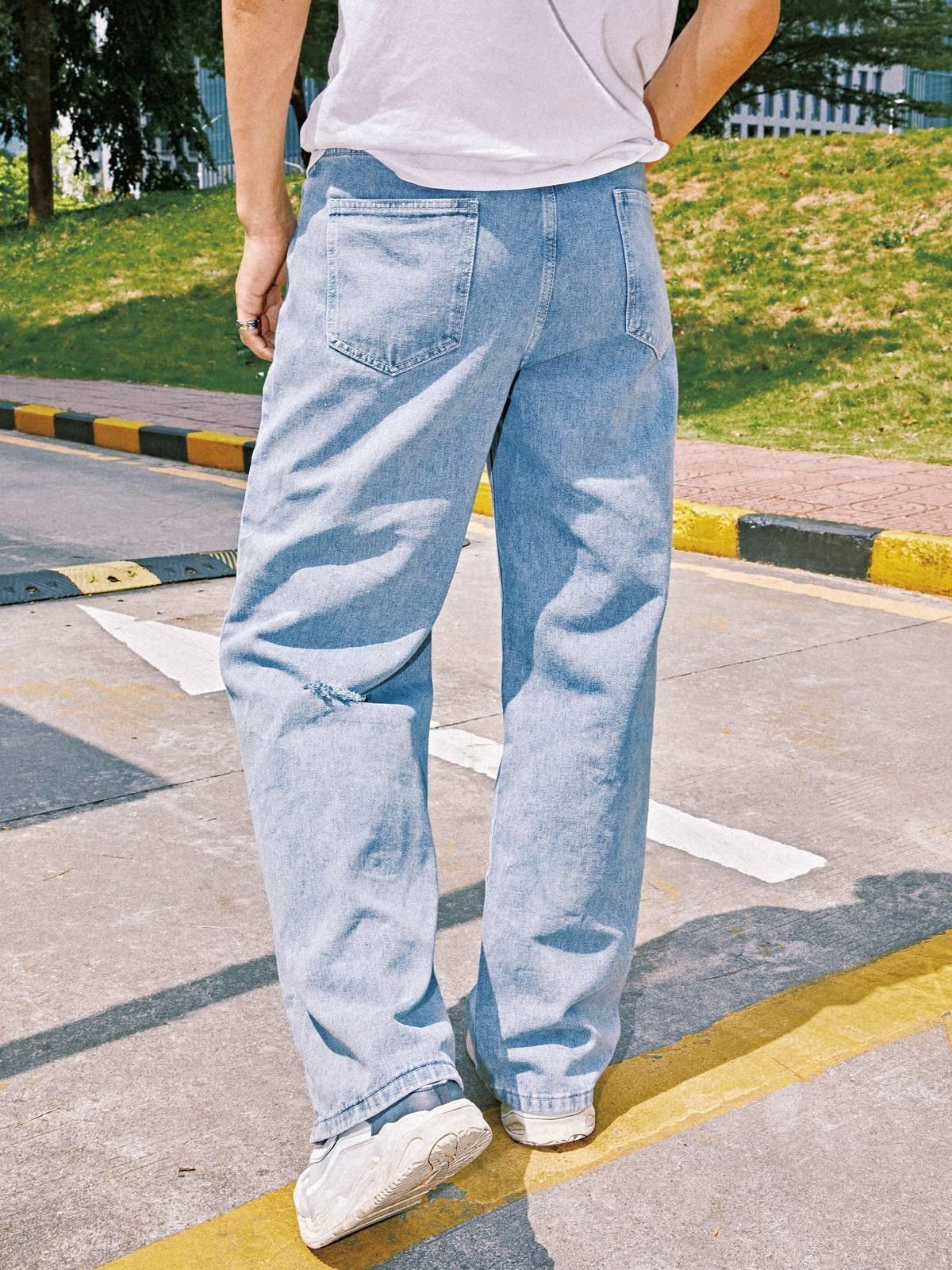 Men's Light Washed Ripped Jeans Product Image