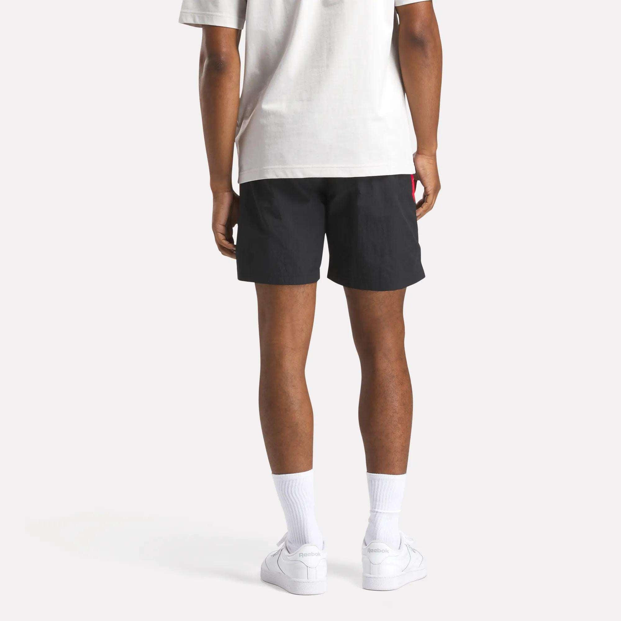 Men's Crosscheck Woven Shorts 7" Male Product Image