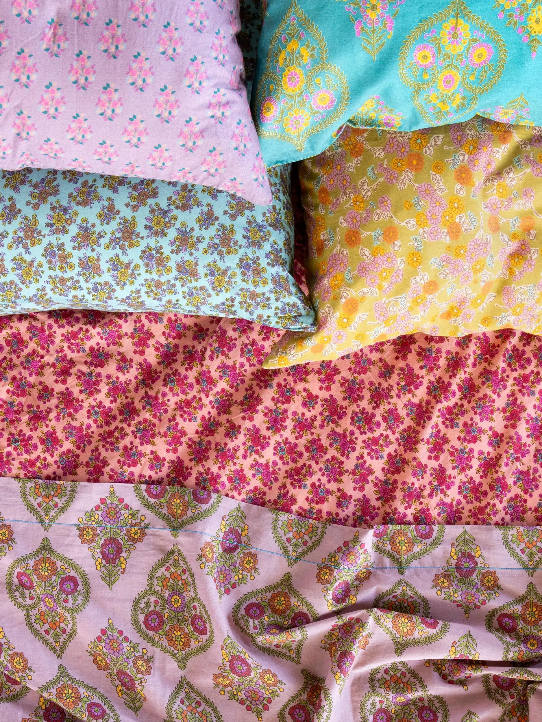 Mix & Match Cotton Fitted Sheet - Bay Daisies Product Image