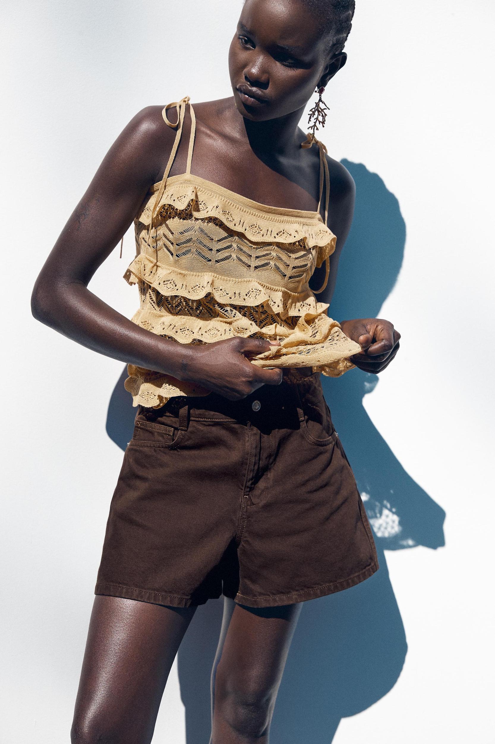 Z1975 MID-RISE MOM FIT SHORTS Product Image