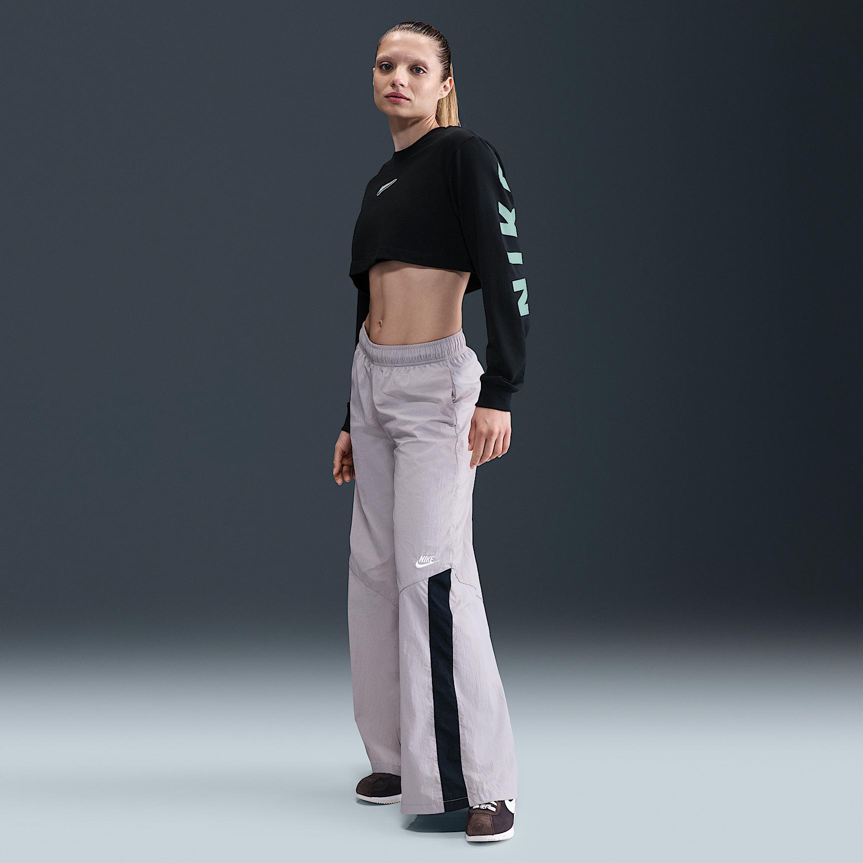 Womens Nike Sportswear Oversized Long-Sleeve Cropped Graphic T-Shirt | HV5005-010 Product Image