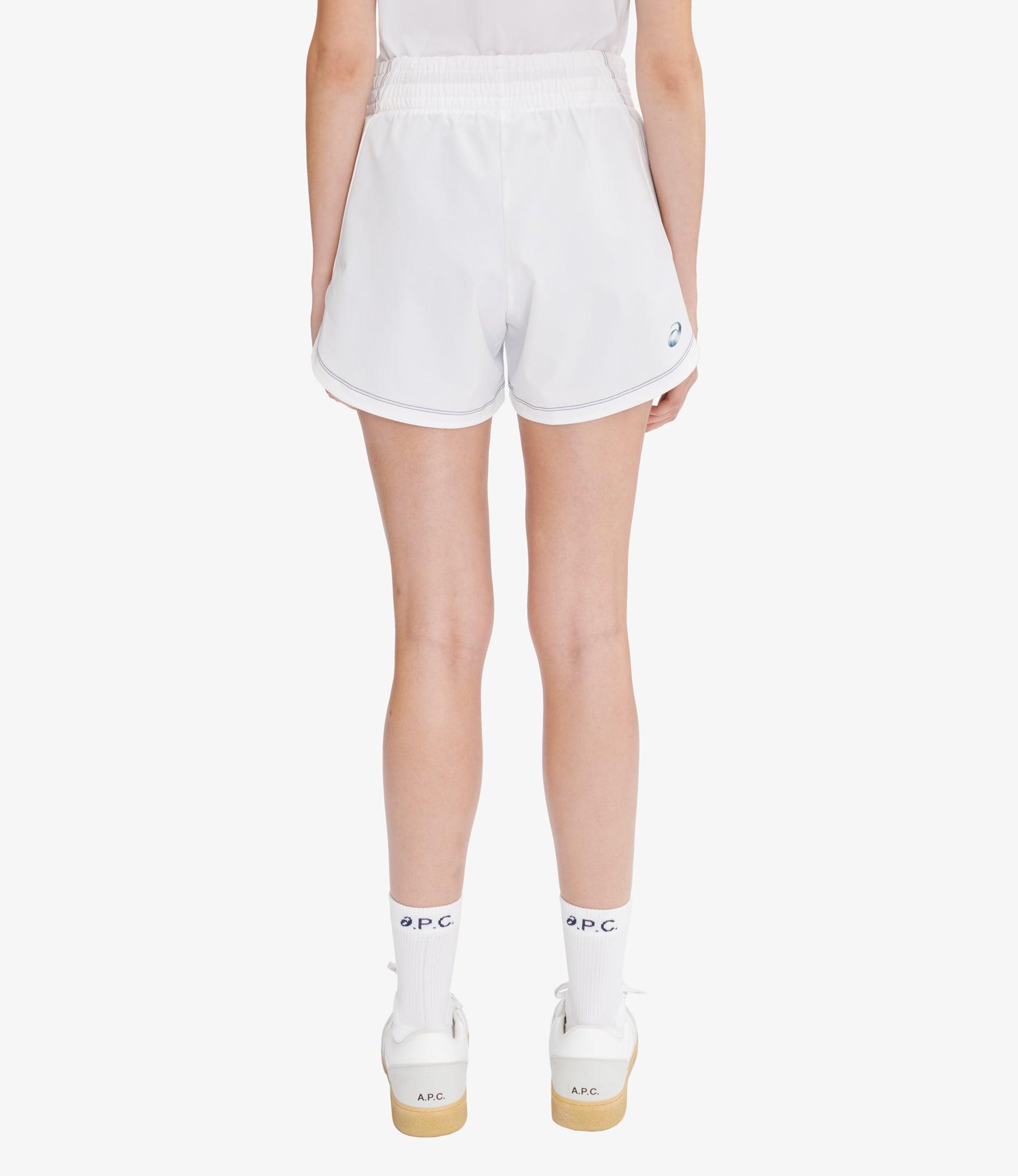 On Court 2 In 1 Shorts Female Product Image