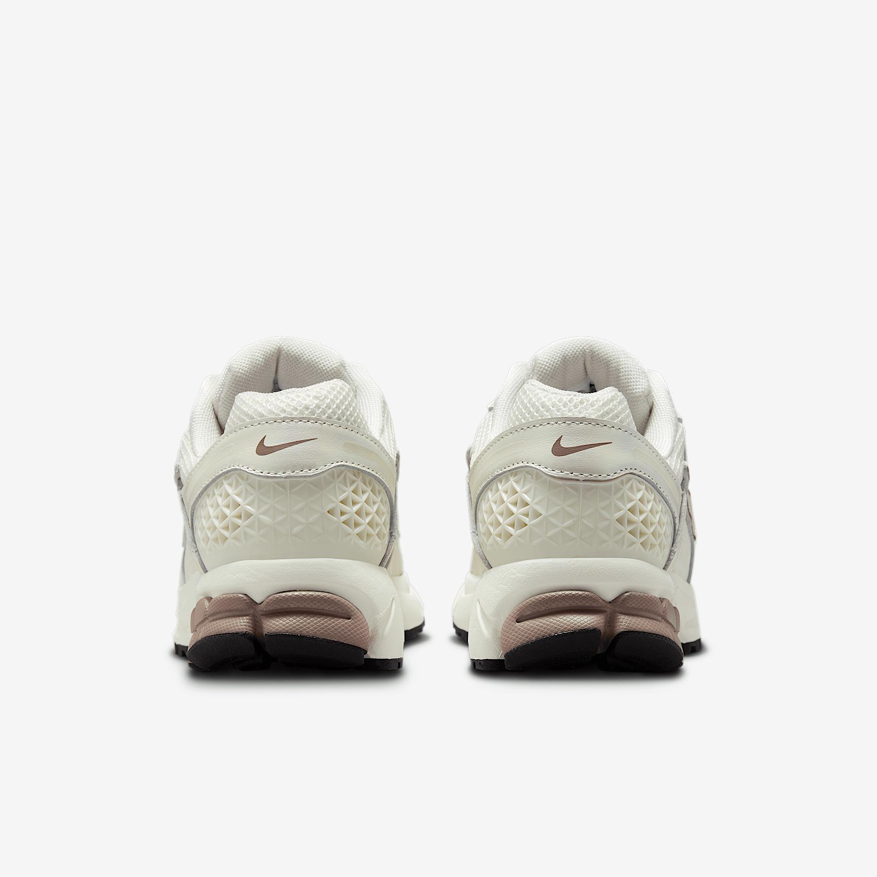 Nike Women's Zoom Vomero 5 Shoes Product Image
