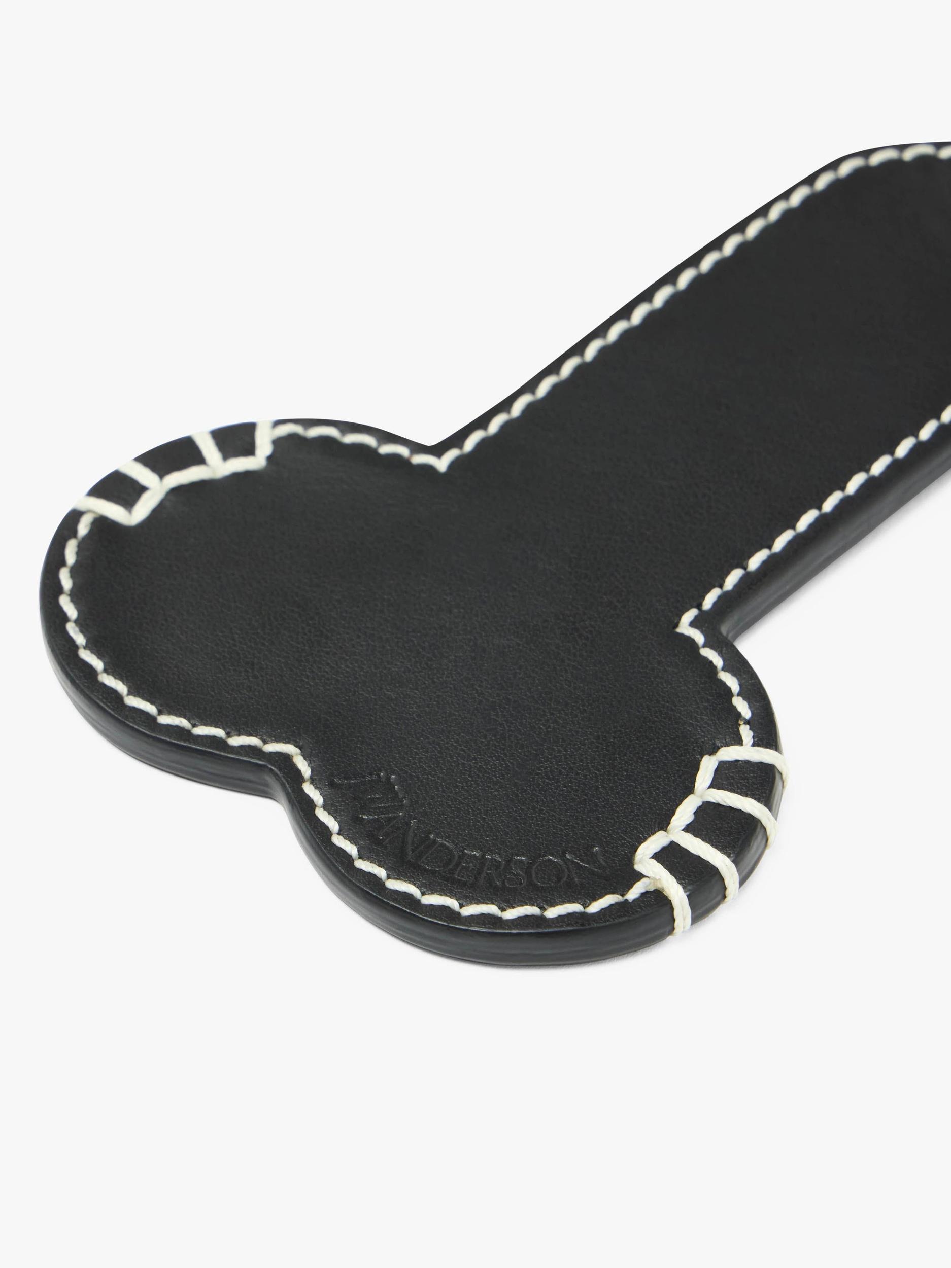 CONTRAST TOPSTITCH LEATHER PENIS KEYRING Product Image