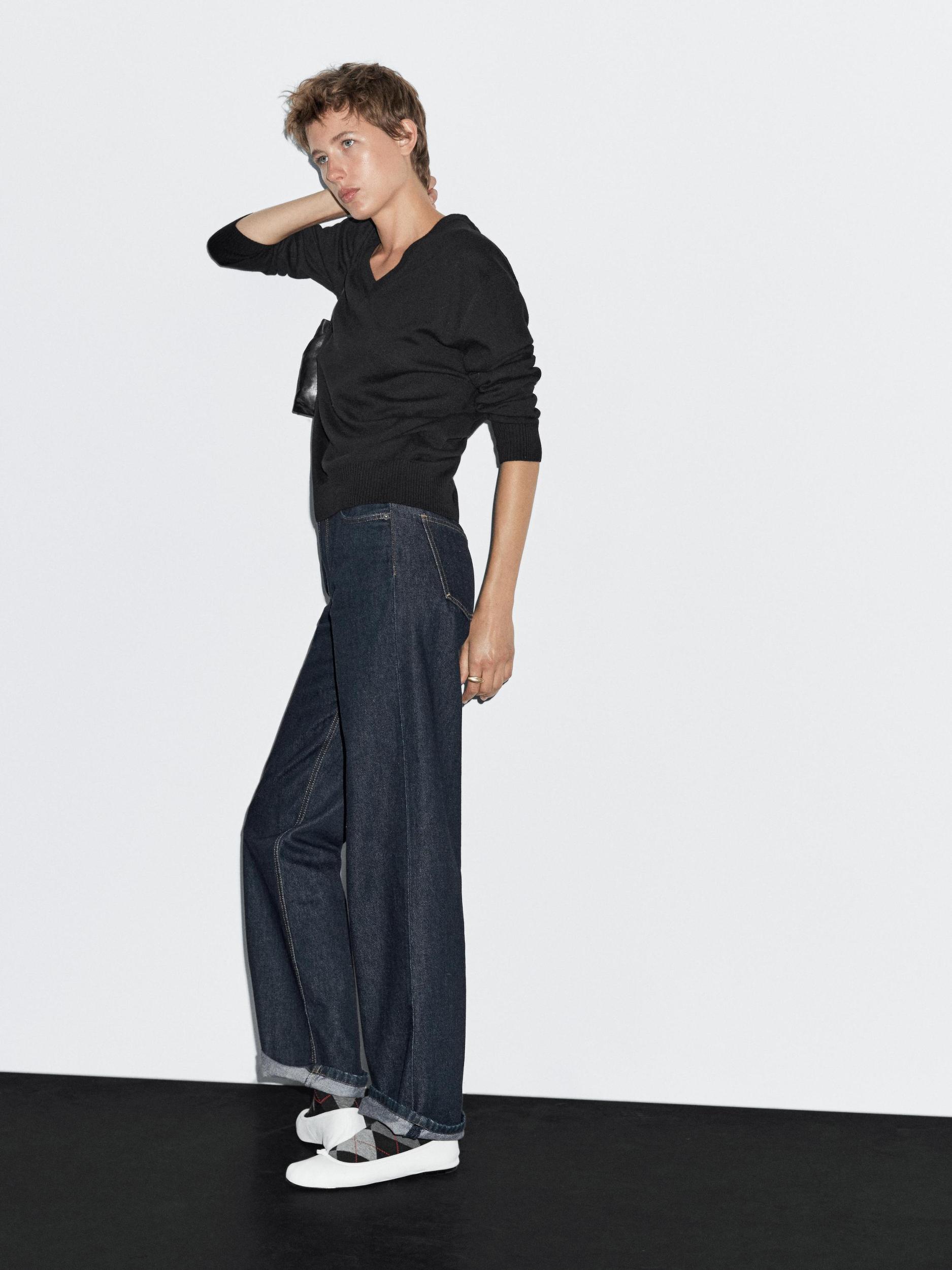 Knit 100% cashmere V-neck sweater Product Image