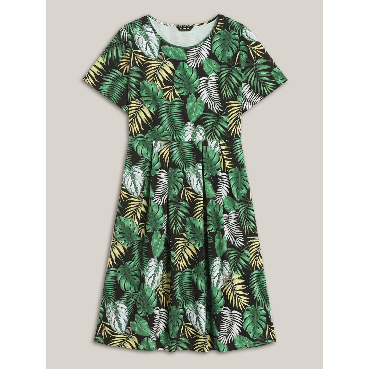 Plus Size Tropical Escape Print Pockets Tiered Midi Dress Truegreen Women Round Neck Short sleeve Curvy BloomChic 18-20/2X Product Image