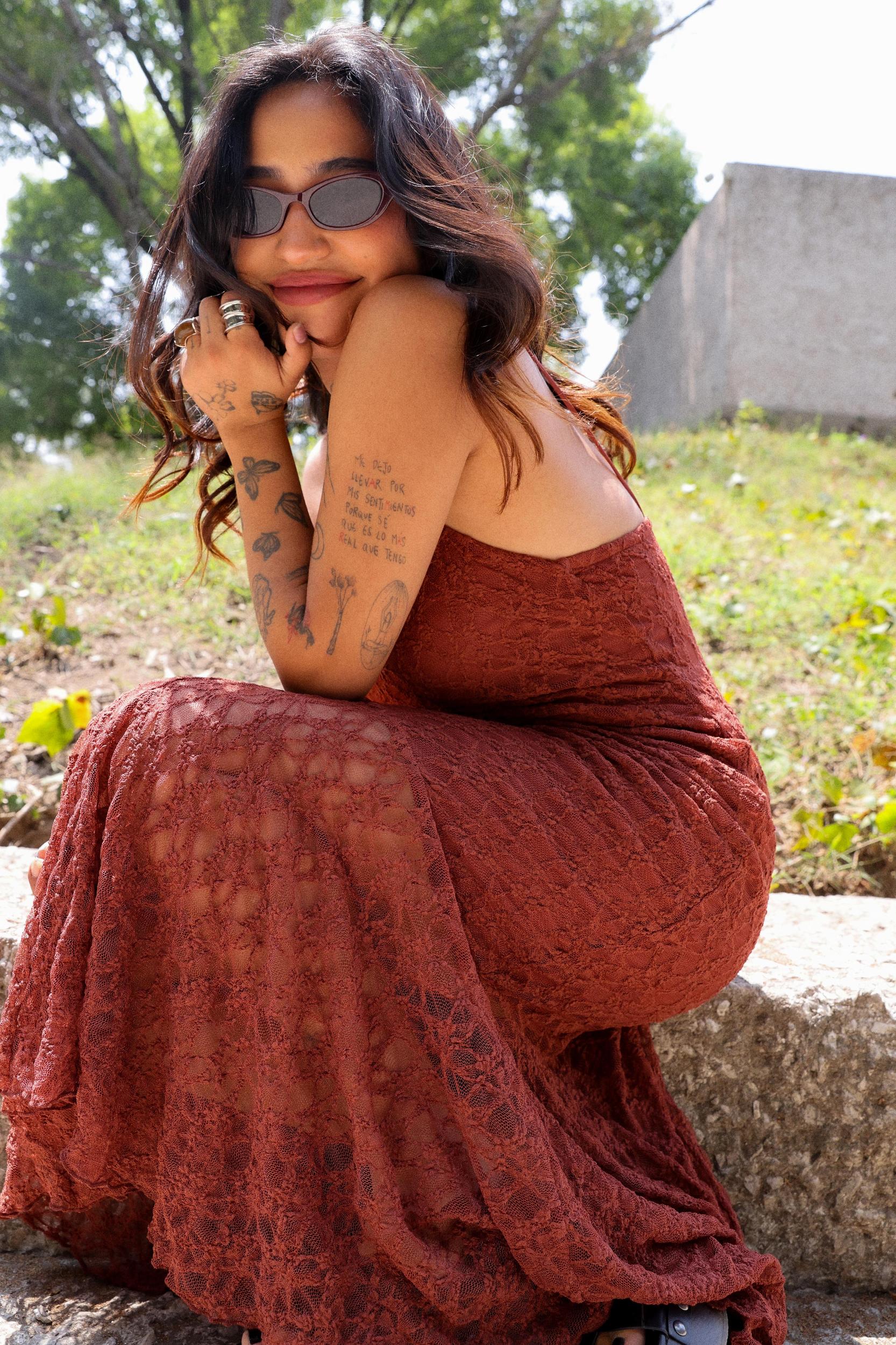 Lace midi dress Product Image