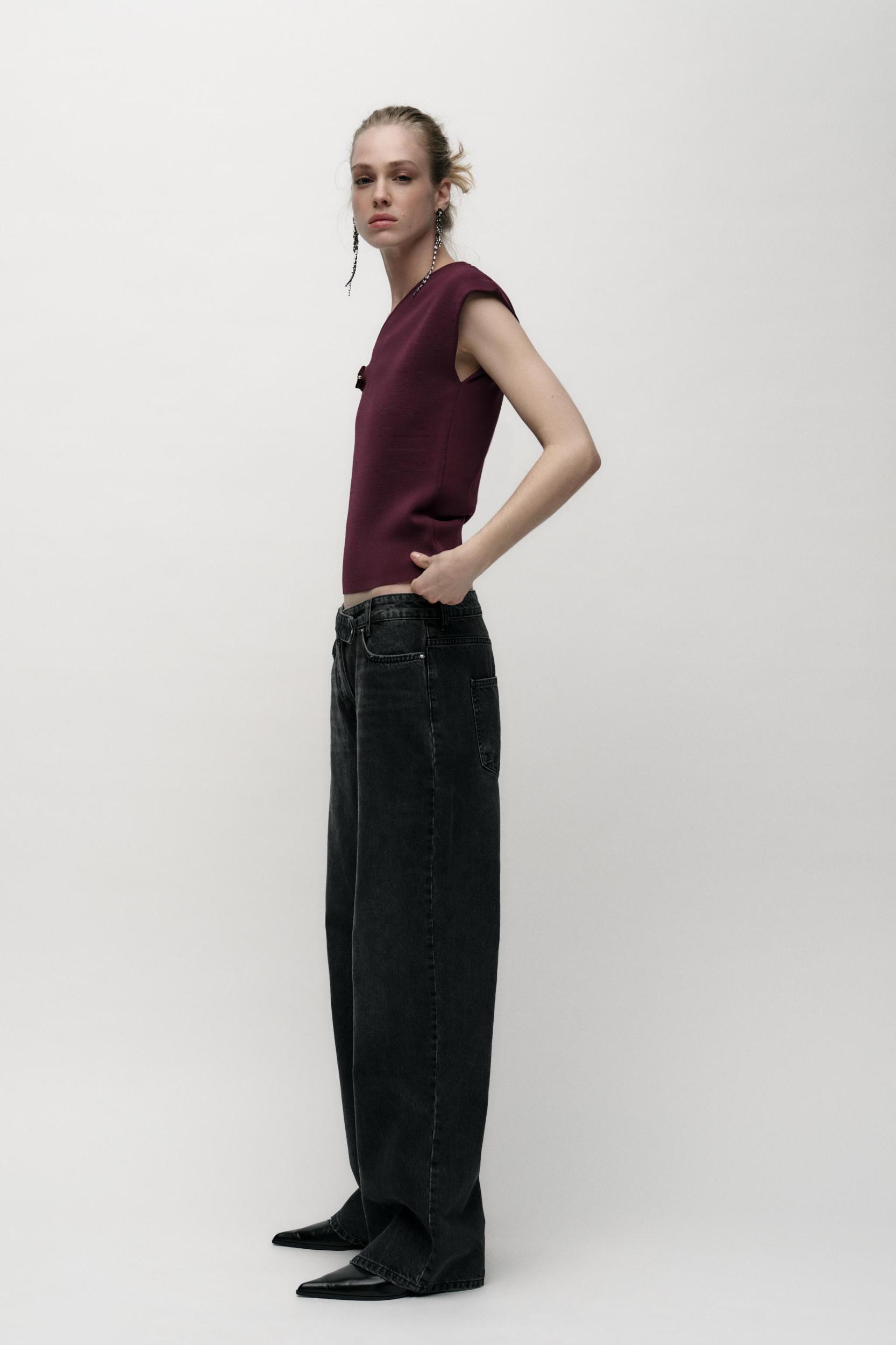 KNIT TOP WITH GOLDEN APPLIQUÉ Product Image