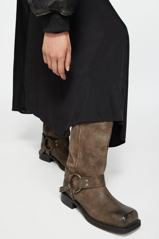 Leather buckle boots Product Image